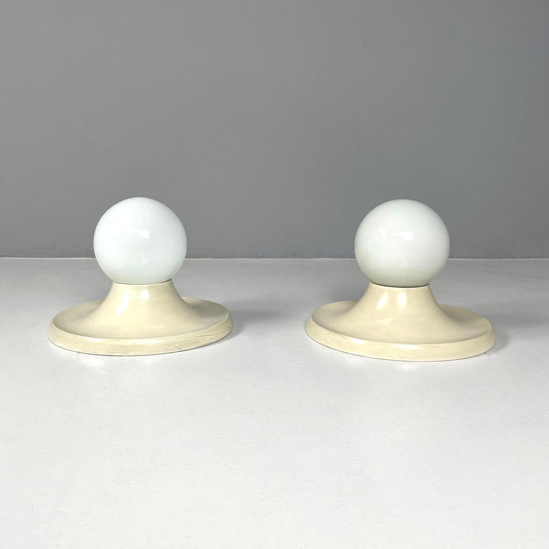 Italian mid-century modern wall lamp Light Ball by Castiglioni for Flos, 1960s In Good Condition For Sale In MIlano, IT