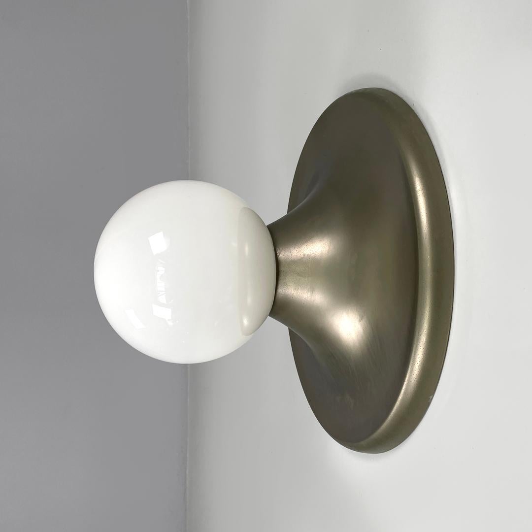 Italiano Lampada da parete italiana di metà secolo moderno Light Ball di Castiglioni per Flos, anni '60 in vendita