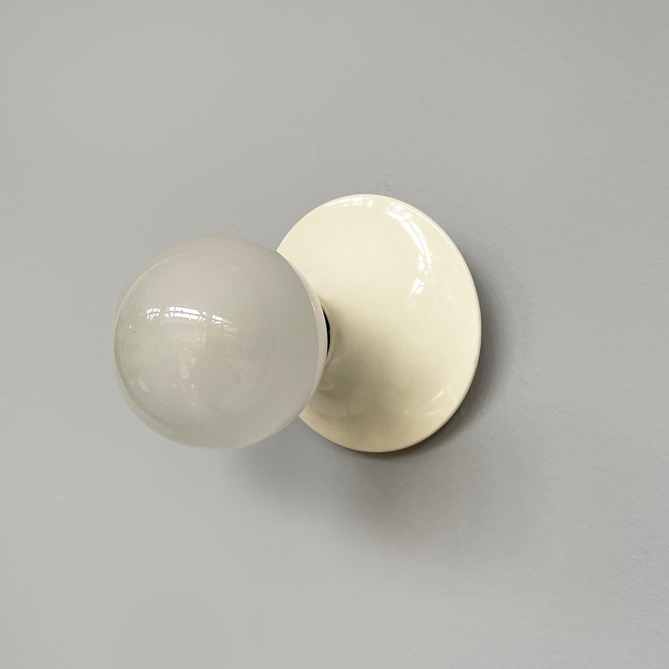 Italian mid-century modern Wall lamp Teti by Vico Magistretti for Artemide 1970s In Good Condition For Sale In MIlano, IT