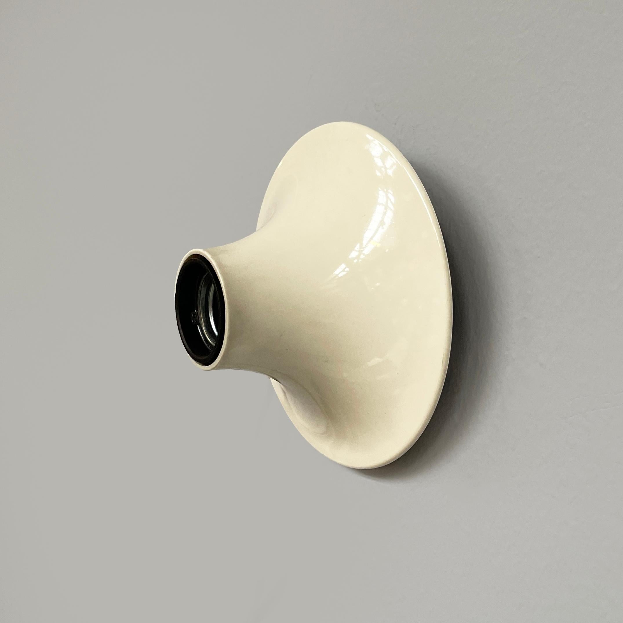 Plastic Italian mid-century modern Wall lamp Teti by Vico Magistretti for Artemide 1970s For Sale