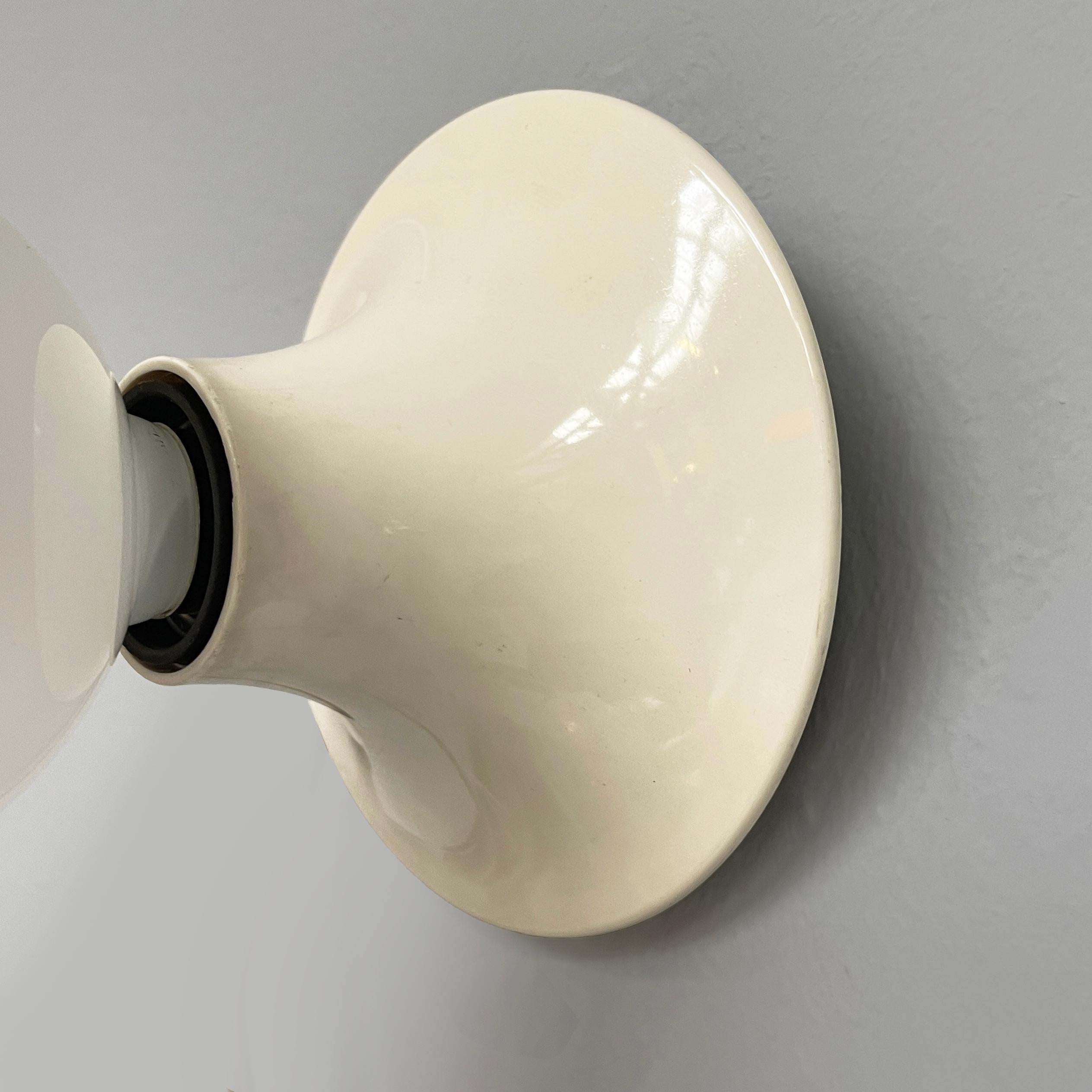 Italian mid-century modern Wall lamp Teti by Vico Magistretti for Artemide 1970s For Sale 2