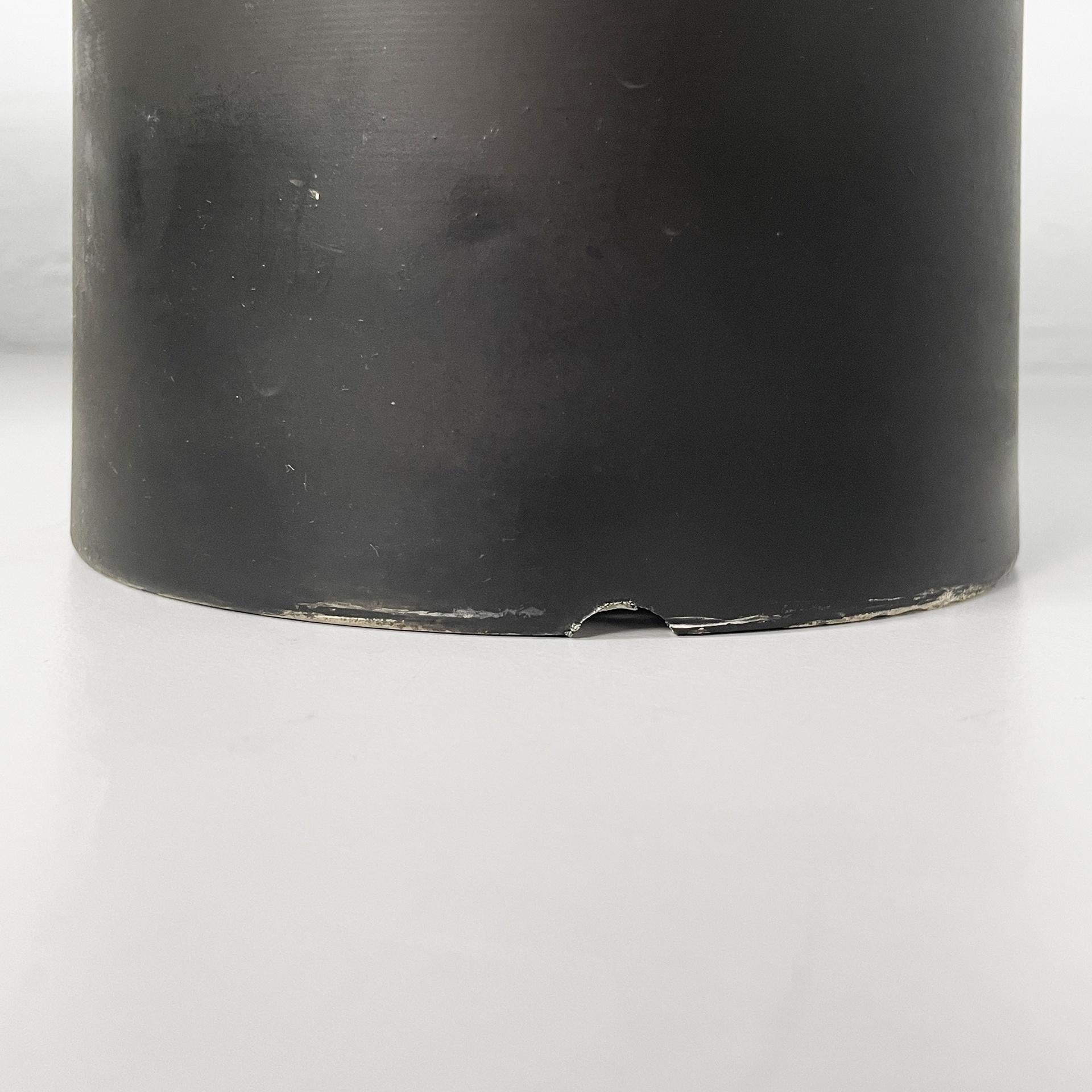 Appliques italiennes modernes du milieu du siècle en verre opalin et métal noir, années 1950 en vente 6