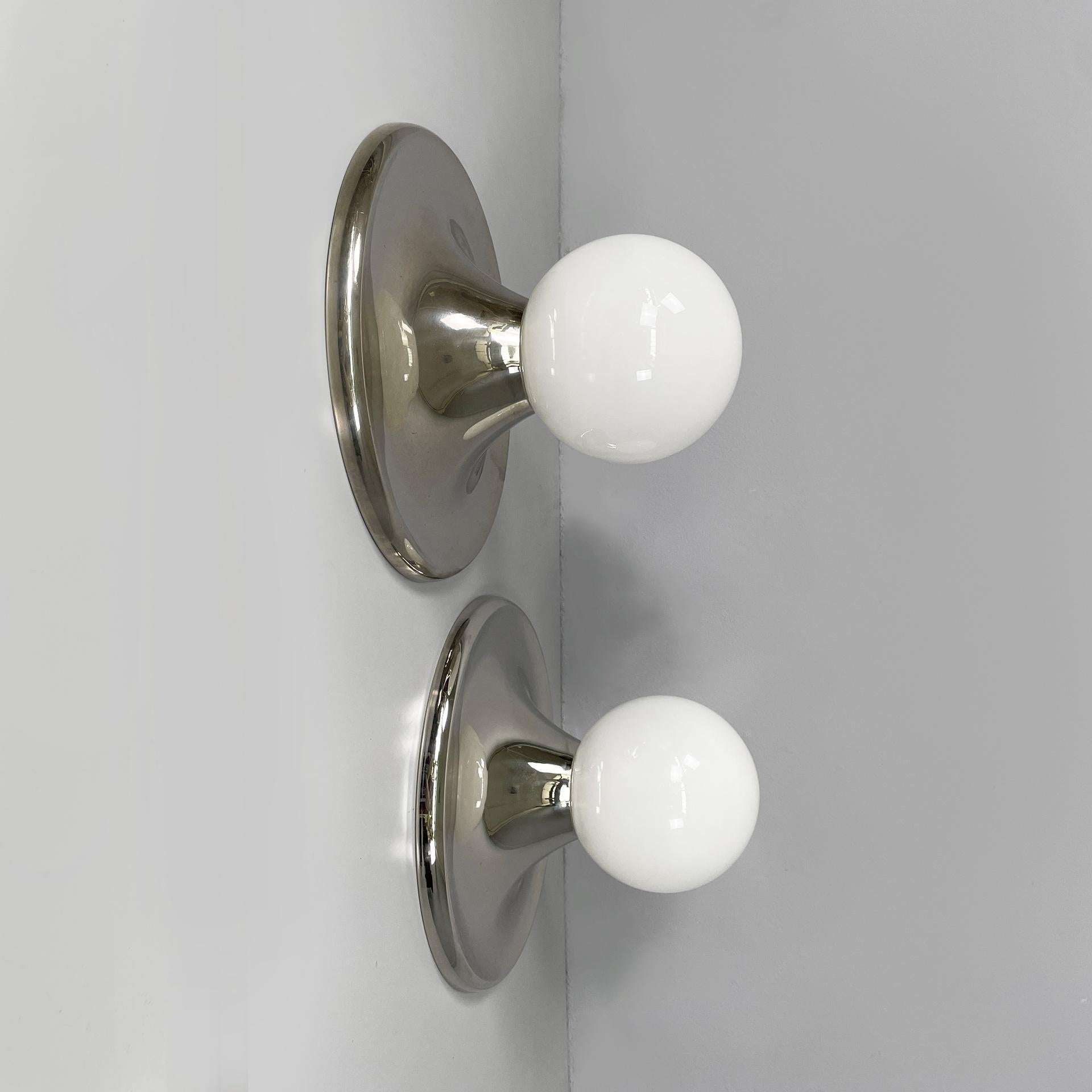 Italienische Wandleuchten der Mitte des Jahrhunderts Light Ball von Achille und Pier Giacomo Castiglioni für Flos, 1960er Jahre
Paar Wand- oder Deckenlampen Modell Light Ball mit sphärischem Diffusor aus Opalglas. Die runde Struktur besteht aus