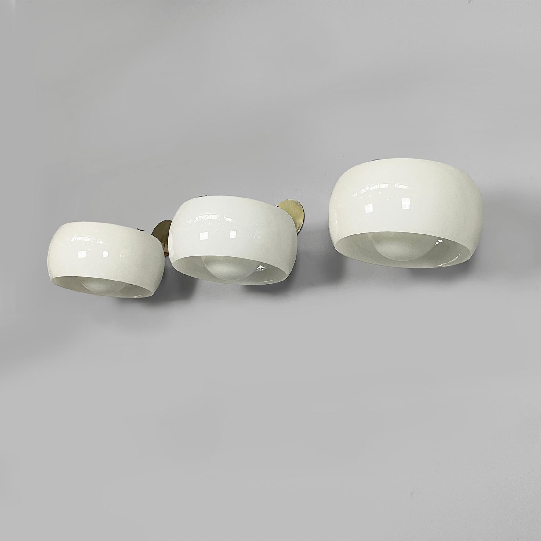Apliques italianos de mediados de siglo Omega de Magistretti para Artemide, años 70 Moderno de mediados de siglo en venta