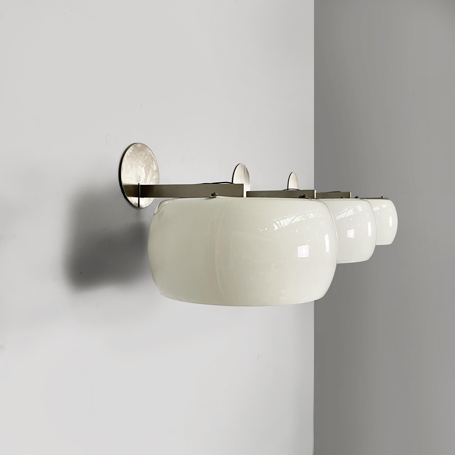 Italian mid-century modern wall lamps Omega by Magistretti for Artemide, 1970s In Good Condition For Sale In MIlano, IT
