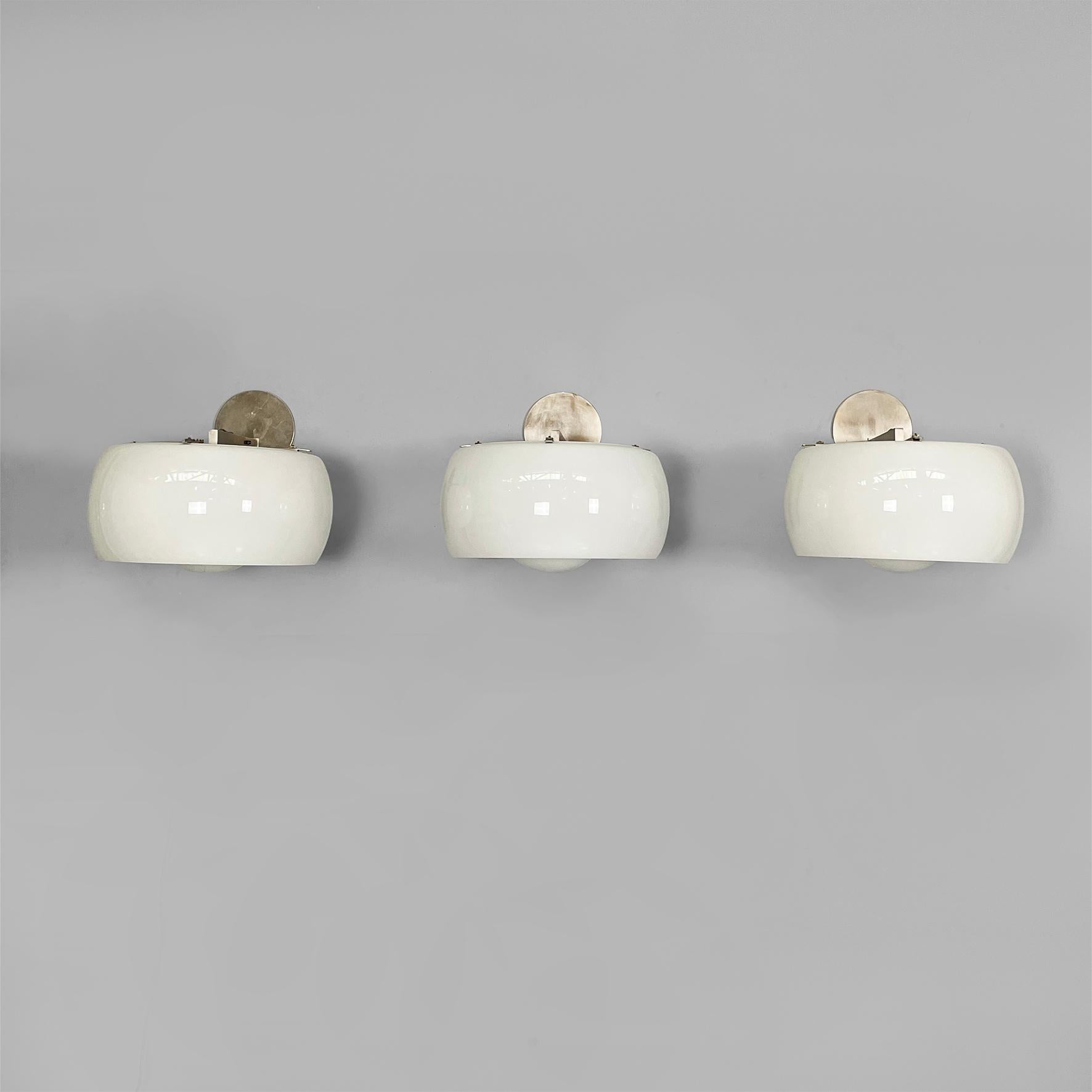 Apliques italianos de mediados de siglo Omega de Magistretti para Artemide, años 70 Italiano en venta