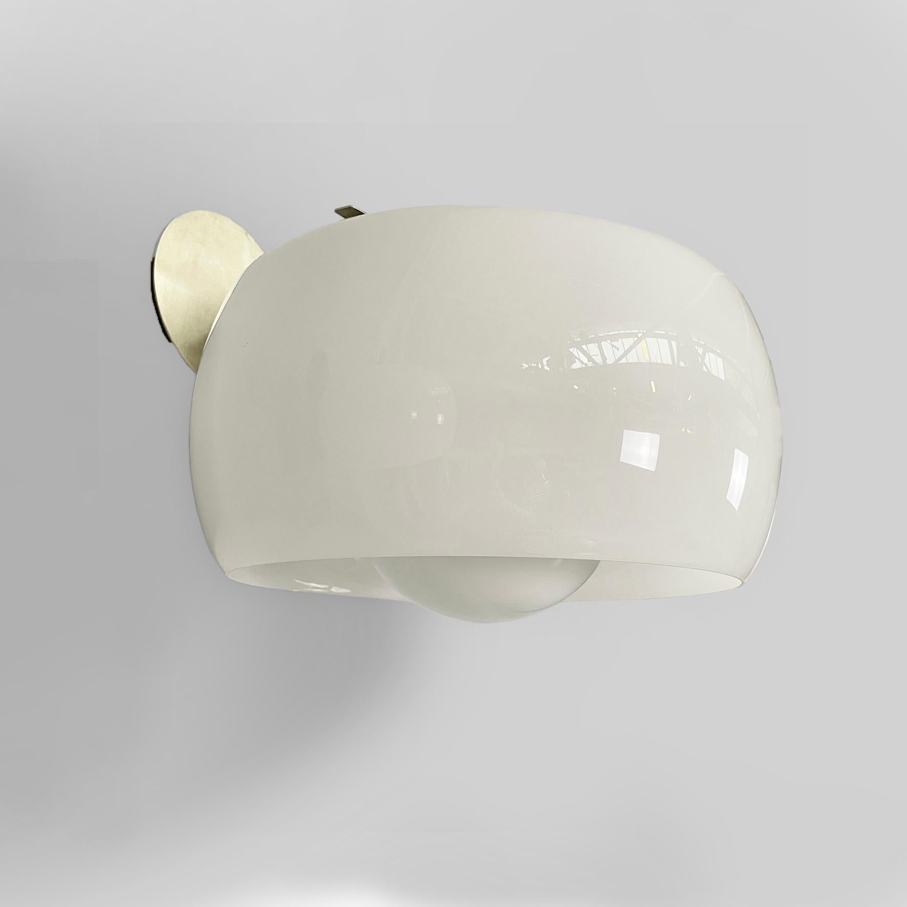 Apliques italianos de mediados de siglo Omega de Magistretti para Artemide, años 70 en Bueno estado para la venta en MIlano, IT