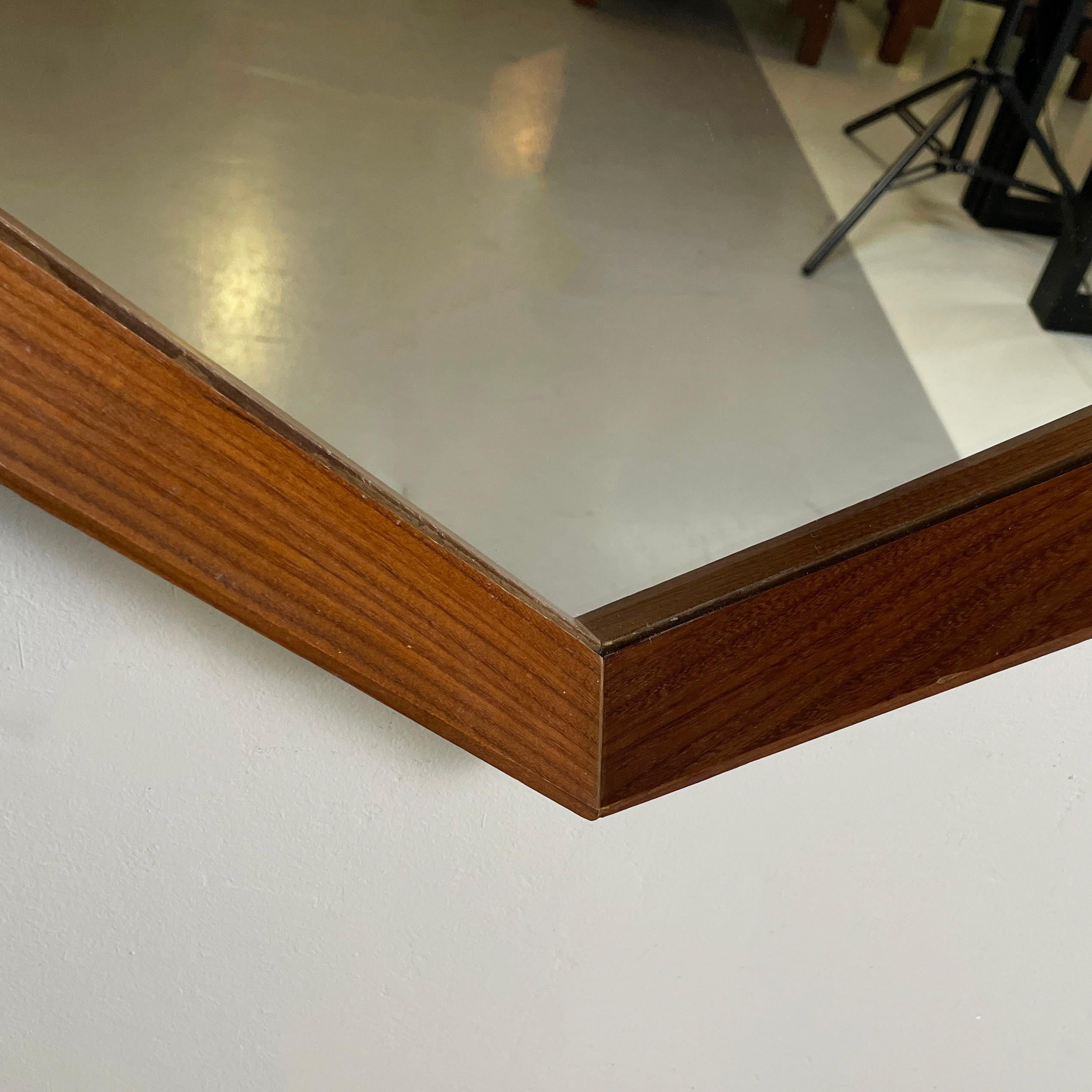 Italian mid-century modern Wall mirror in wood and black leather, 1960s For Sale 3
