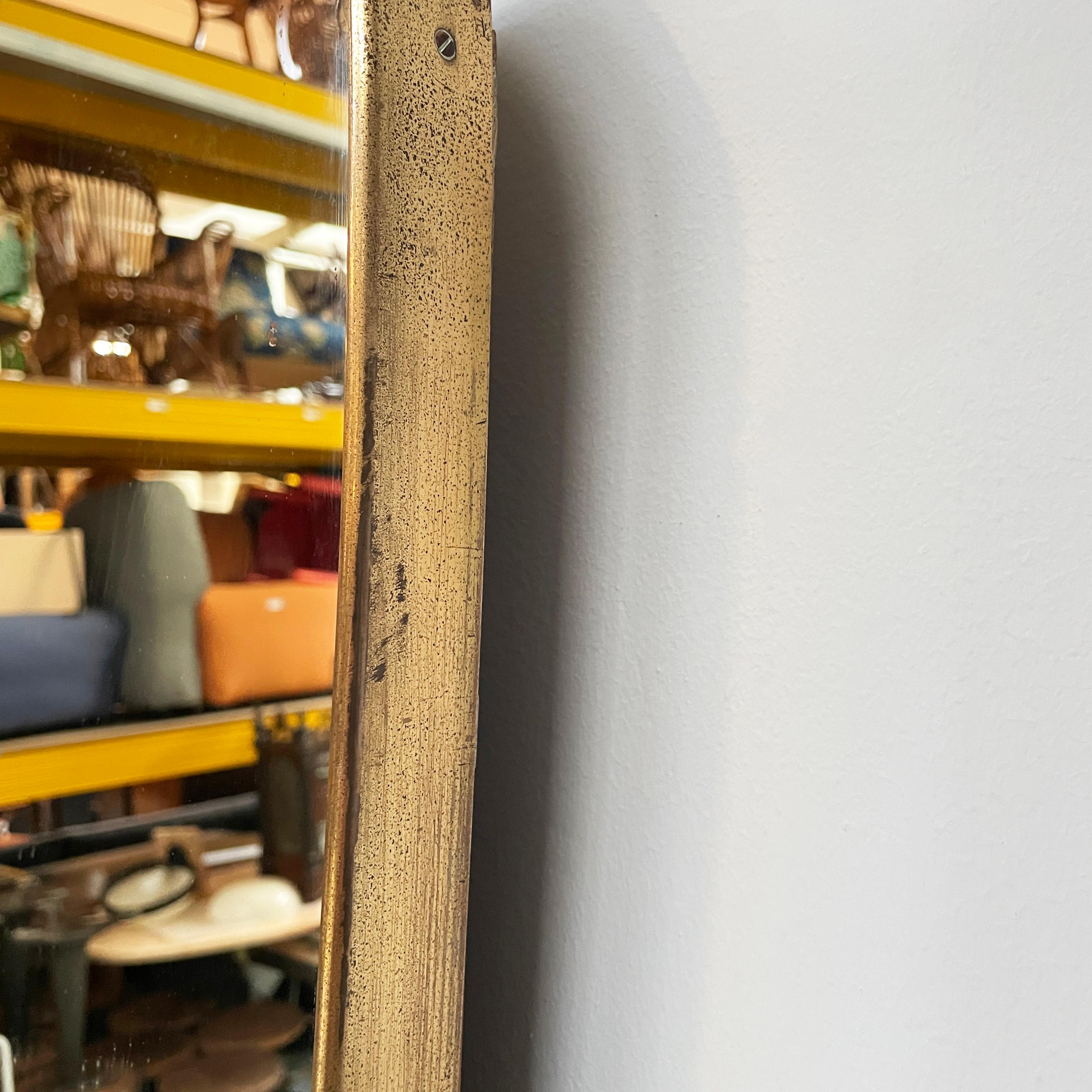 Italian mid-century modern wall mirror with brass, 1950s in vendita 2