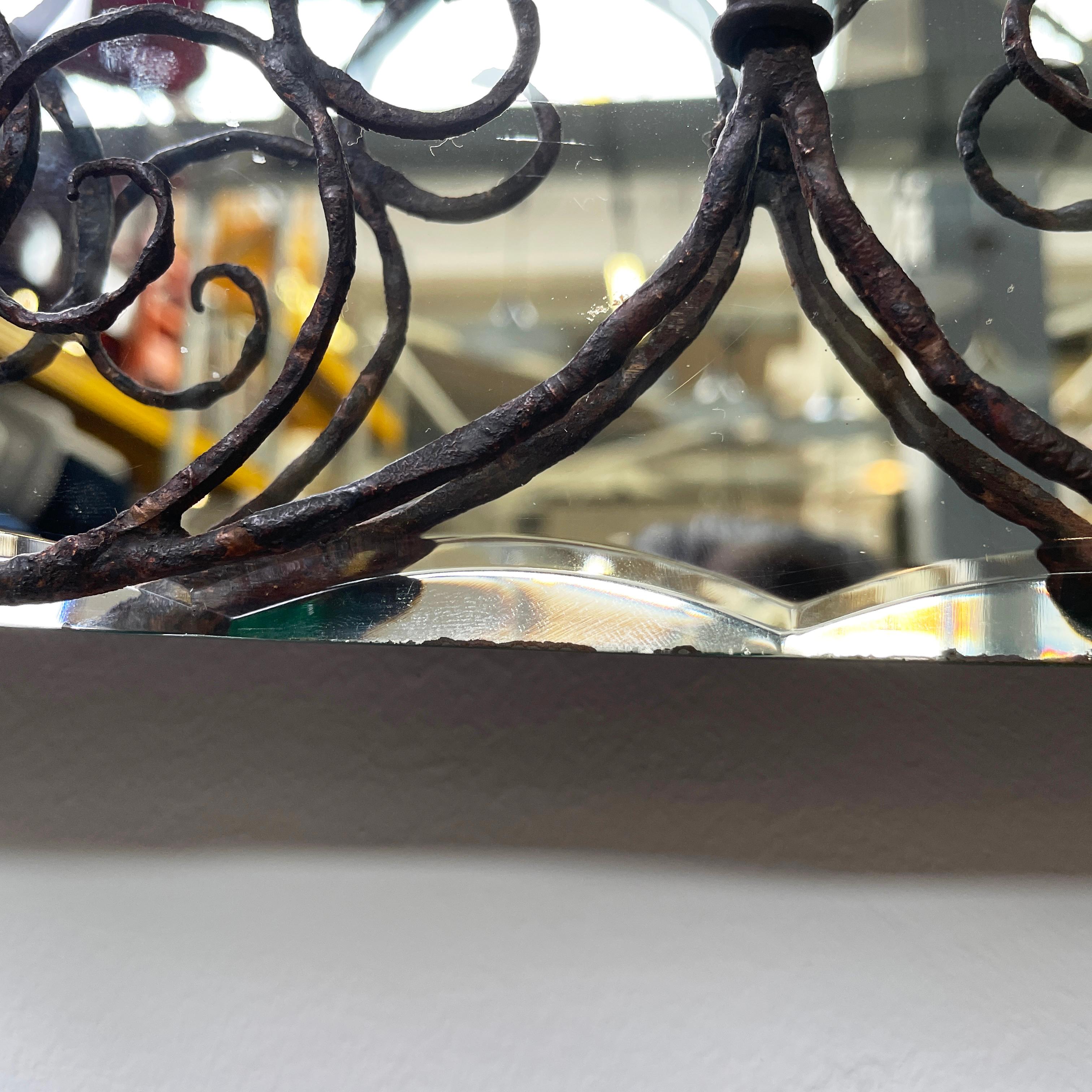 Espejo de pared italiano moderno de mediados de siglo con detalles de rizos de hierro, años 60 en venta 7