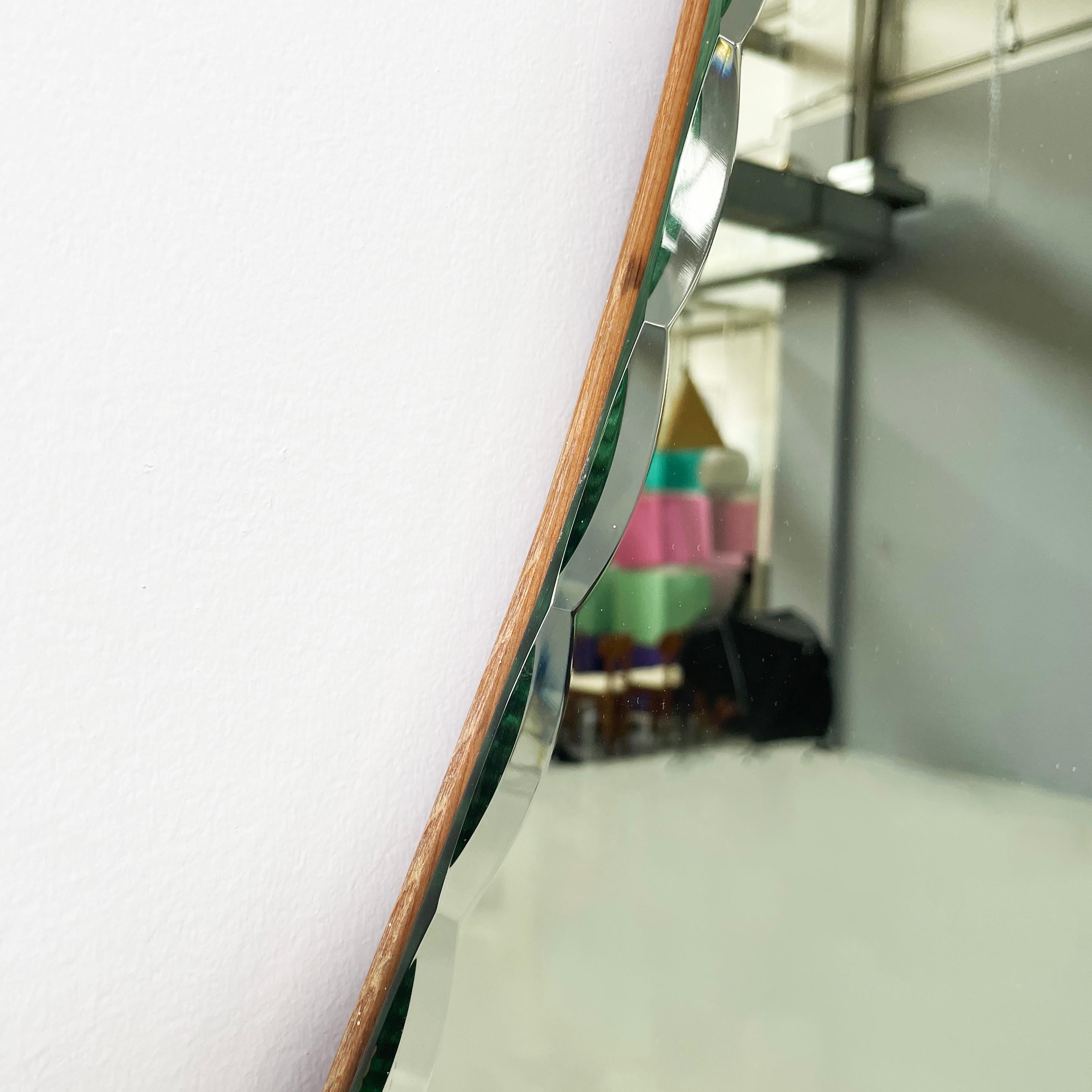 Espejo de pared italiano moderno de mediados de siglo con detalles de rizos de hierro, años 60 mediados del siglo XX en venta