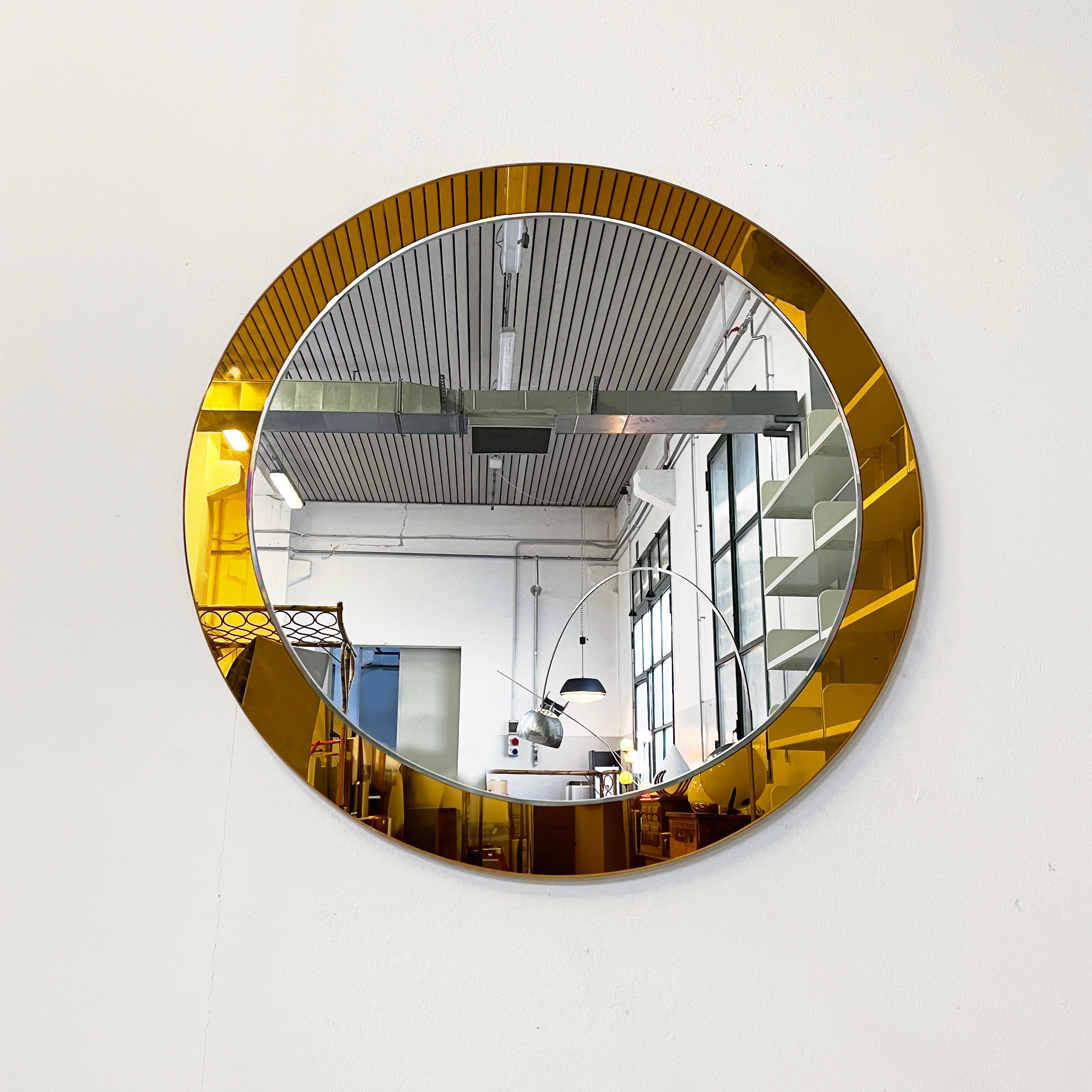 Italian mid-century modern wall mirror with yellow mirror frame, 1960s In Good Condition For Sale In MIlano, IT