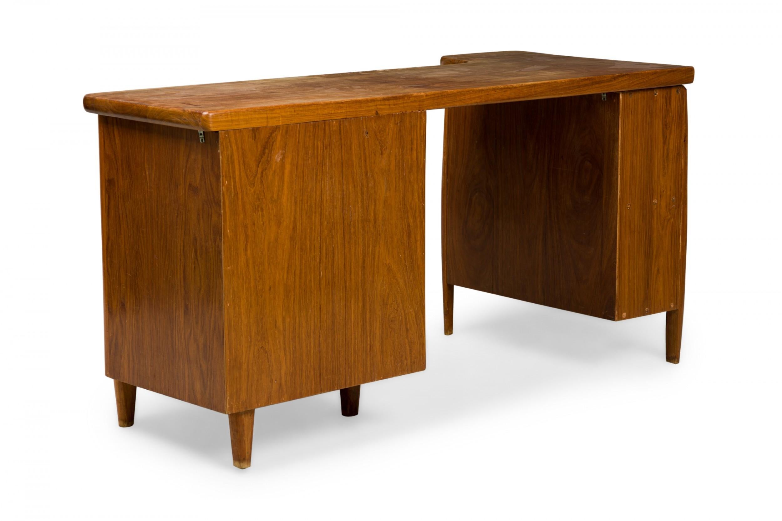 20th Century Italian Mid-Century Modern Walnut Desk, Style of Gio Ponti For Sale