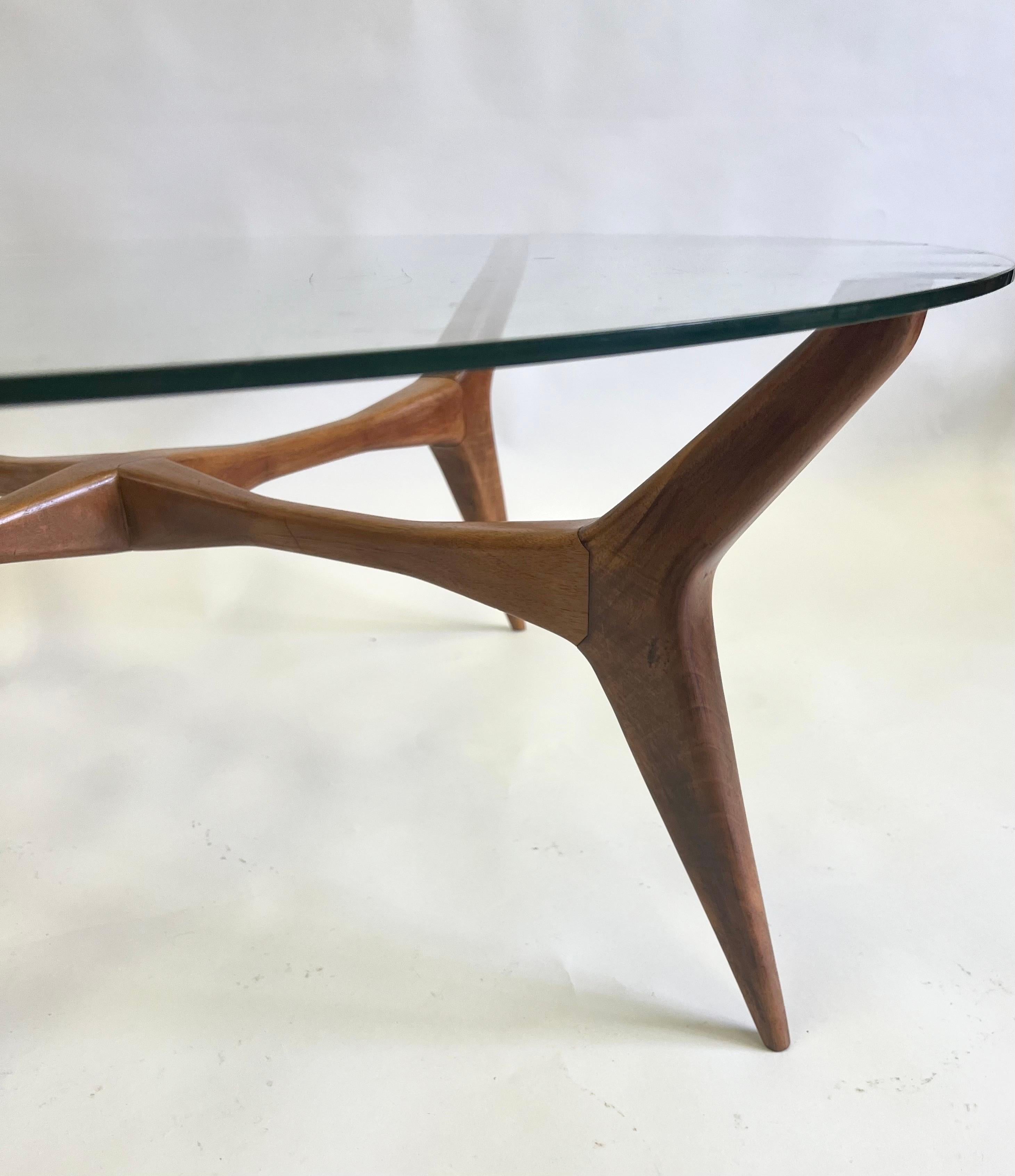Italian Mid-Century Modern Walnut & Glass Circular Coffee Table by Gio Ponti  For Sale 7