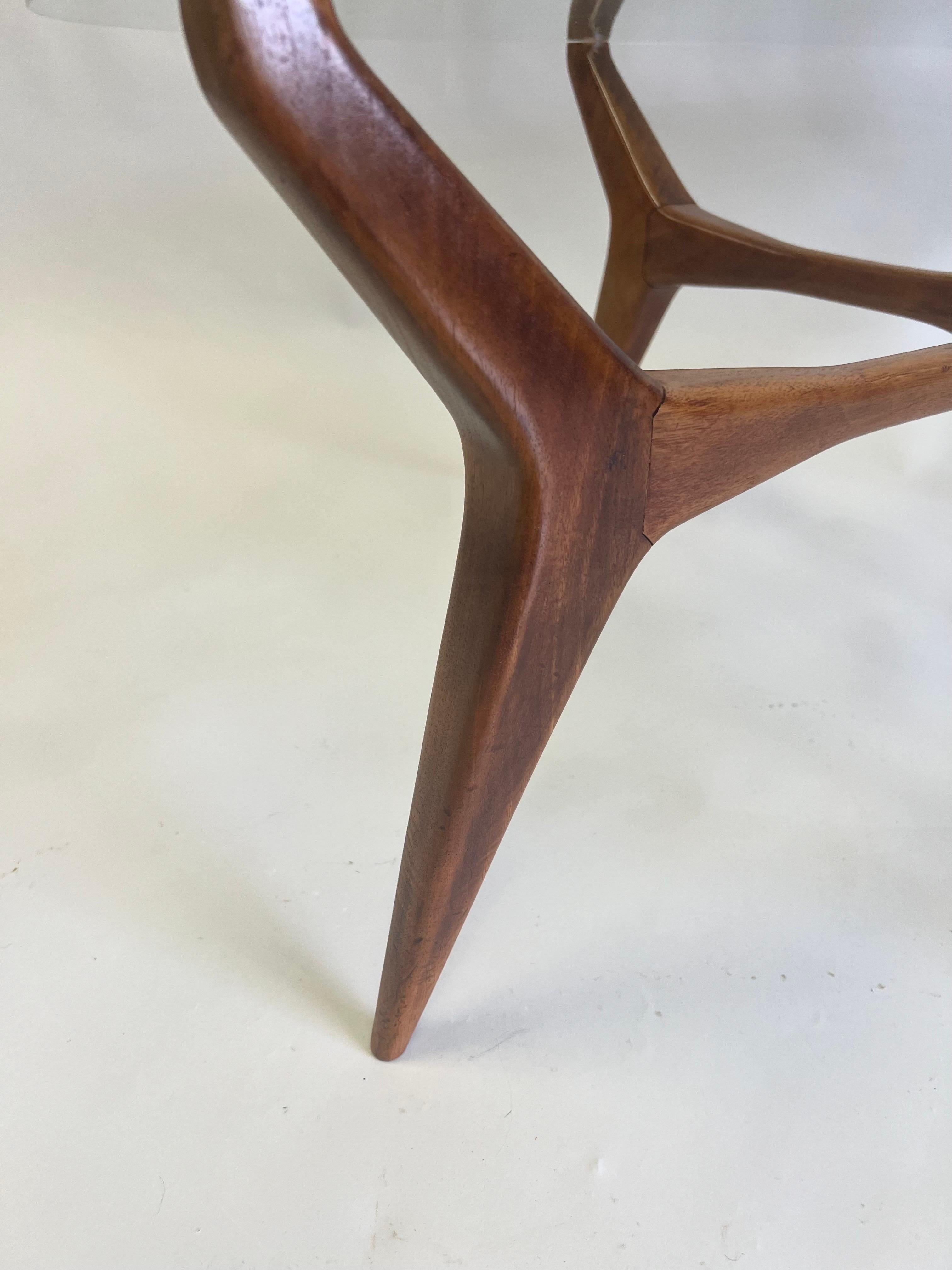 Italian Mid-Century Modern Walnut & Glass Circular Coffee Table by Gio Ponti  For Sale 8