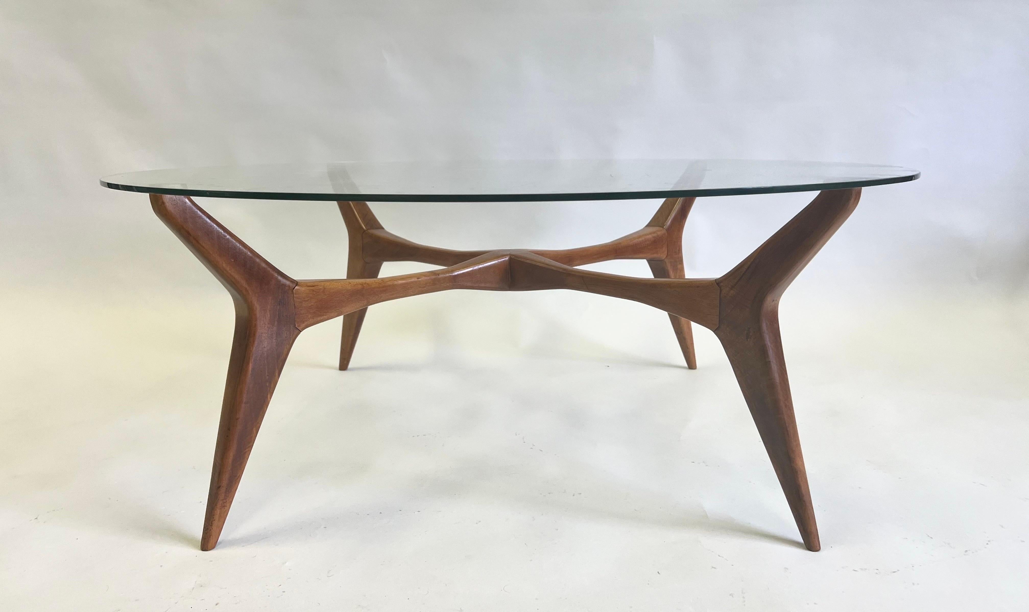 Italian Mid-Century Modern Walnut & Glass Circular Coffee Table by Gio Ponti  For Sale 1