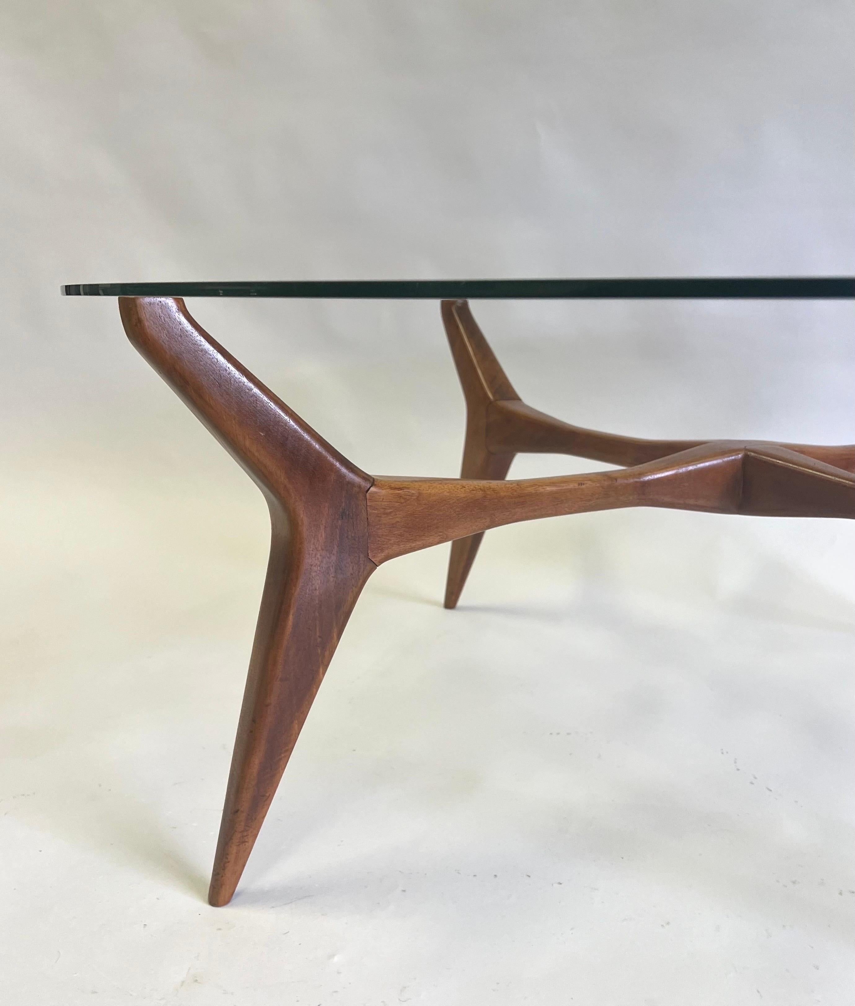 Italian Mid-Century Modern Walnut & Glass Circular Coffee Table by Gio Ponti  For Sale 2