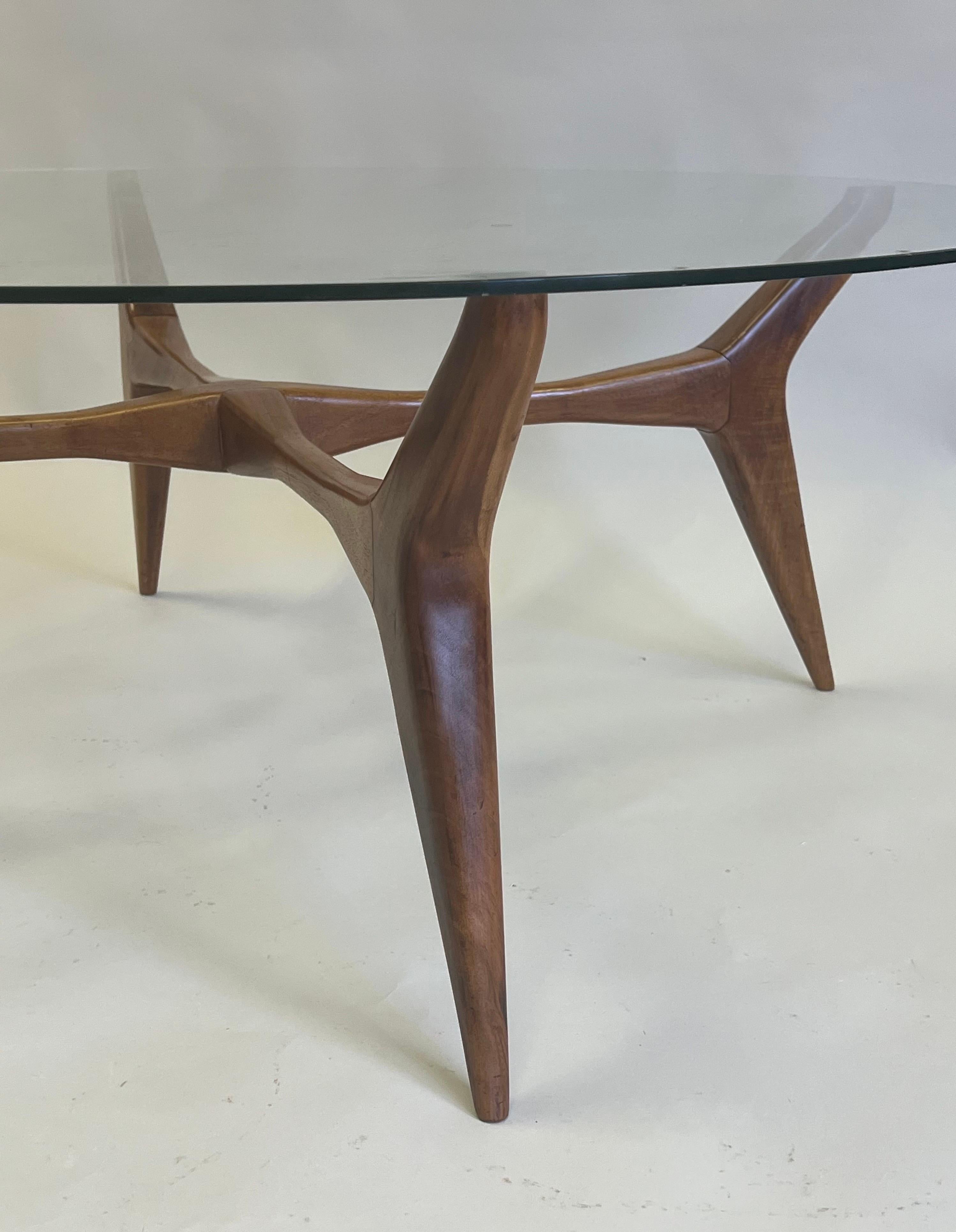 Italian Mid-Century Modern Walnut & Glass Circular Coffee Table by Gio Ponti  For Sale 3