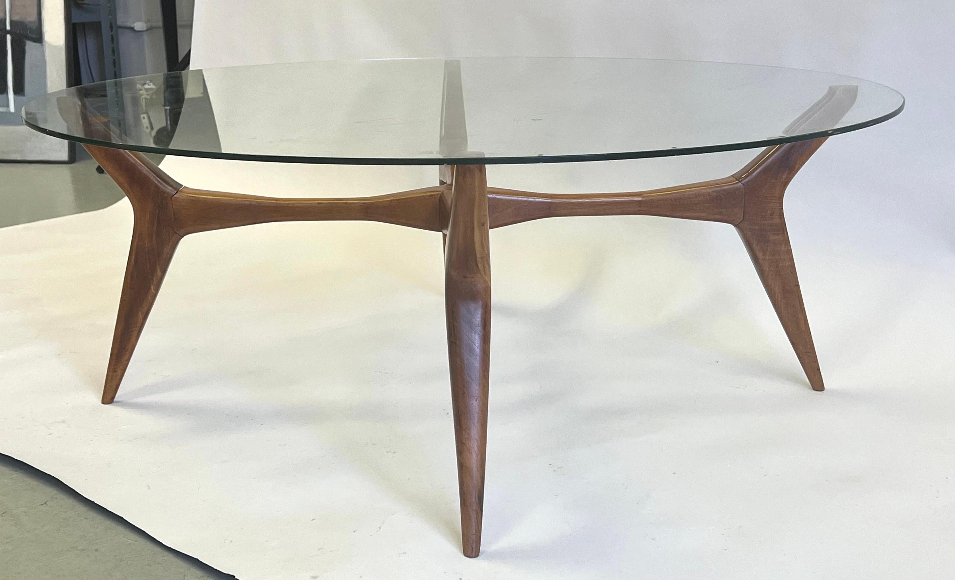 Italian Mid-Century Modern Walnut & Glass Circular Coffee Table by Gio Ponti  For Sale 4