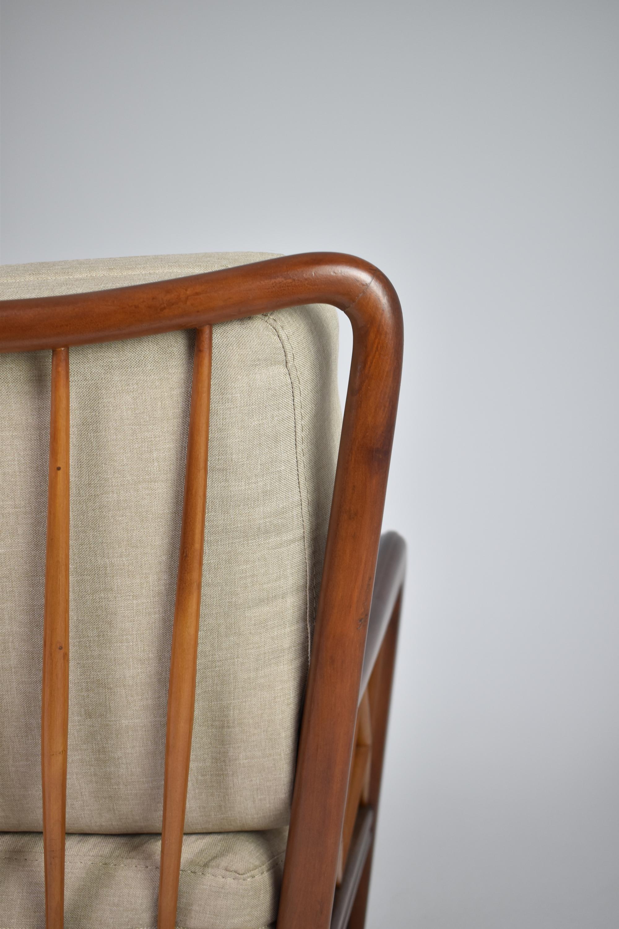 Italienisches Sofa aus Nussbaumholz, Mitte des Jahrhunderts, 1950er Jahre im Angebot 5