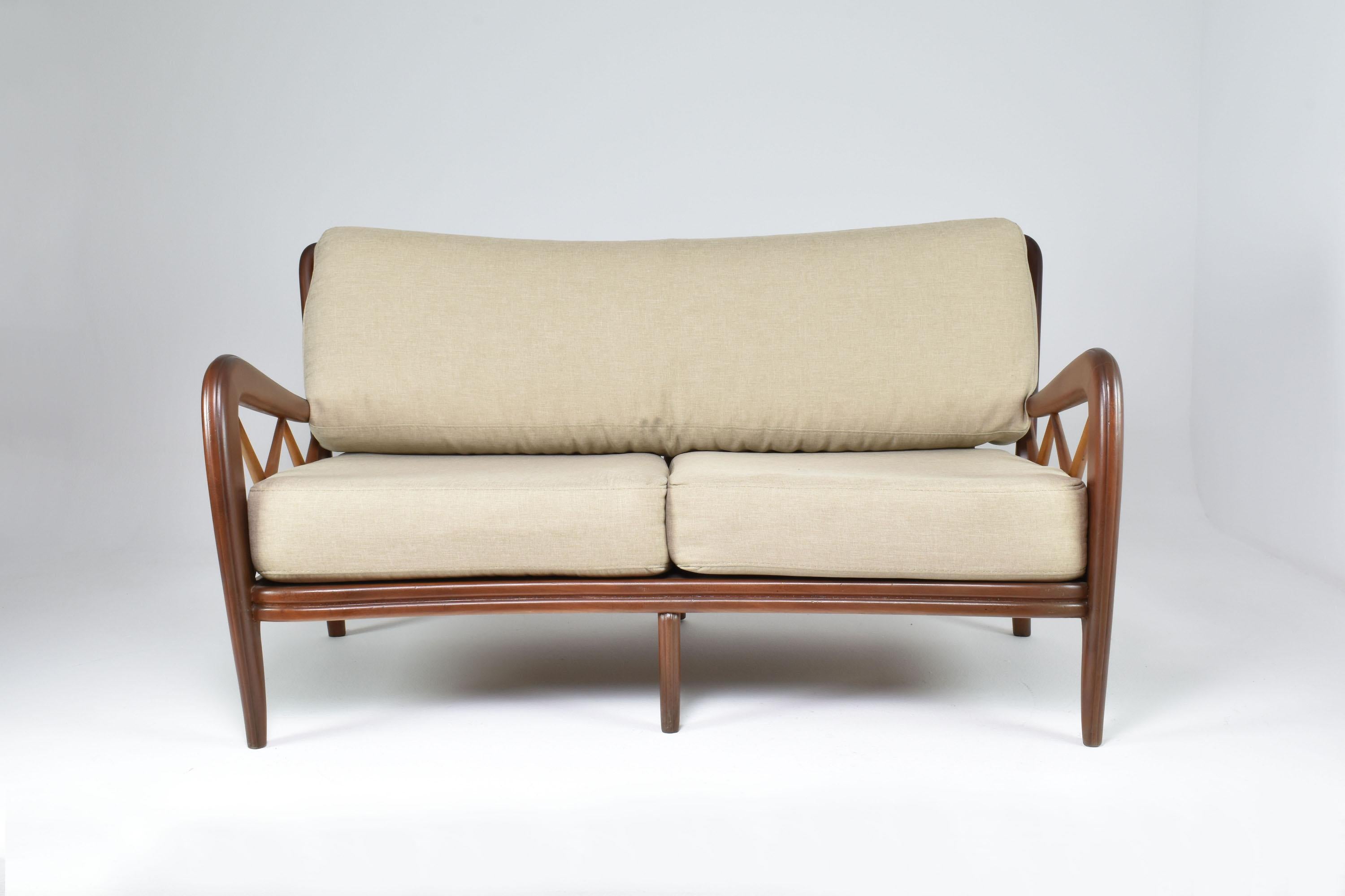 Italian Mid-Century Modern Walnut Sofa, 1950s In Good Condition For Sale In Paris, FR