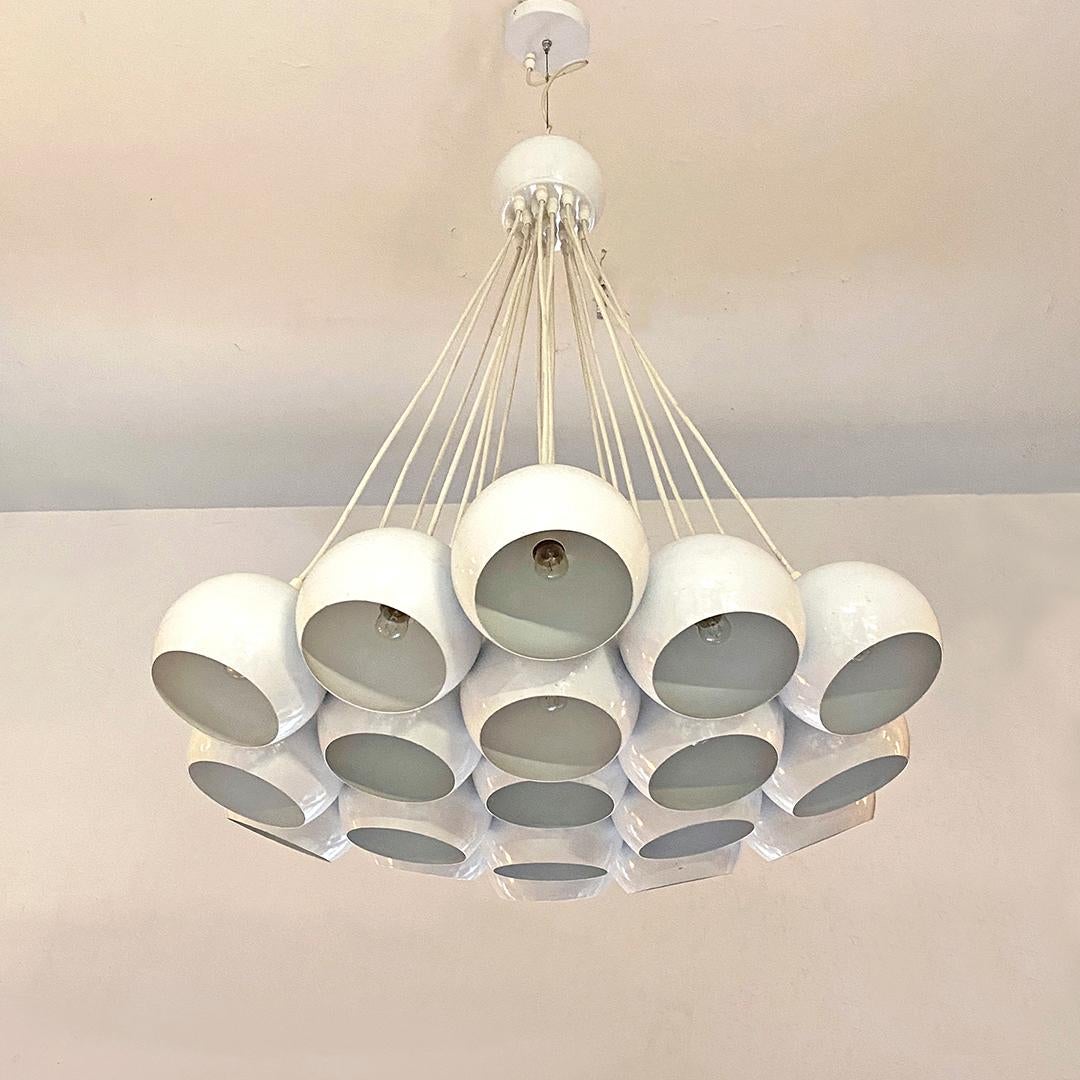 Italian Mid-Century Modern White 19 Lights Chandelier with Cluster Structure, 70s For Sale 2
