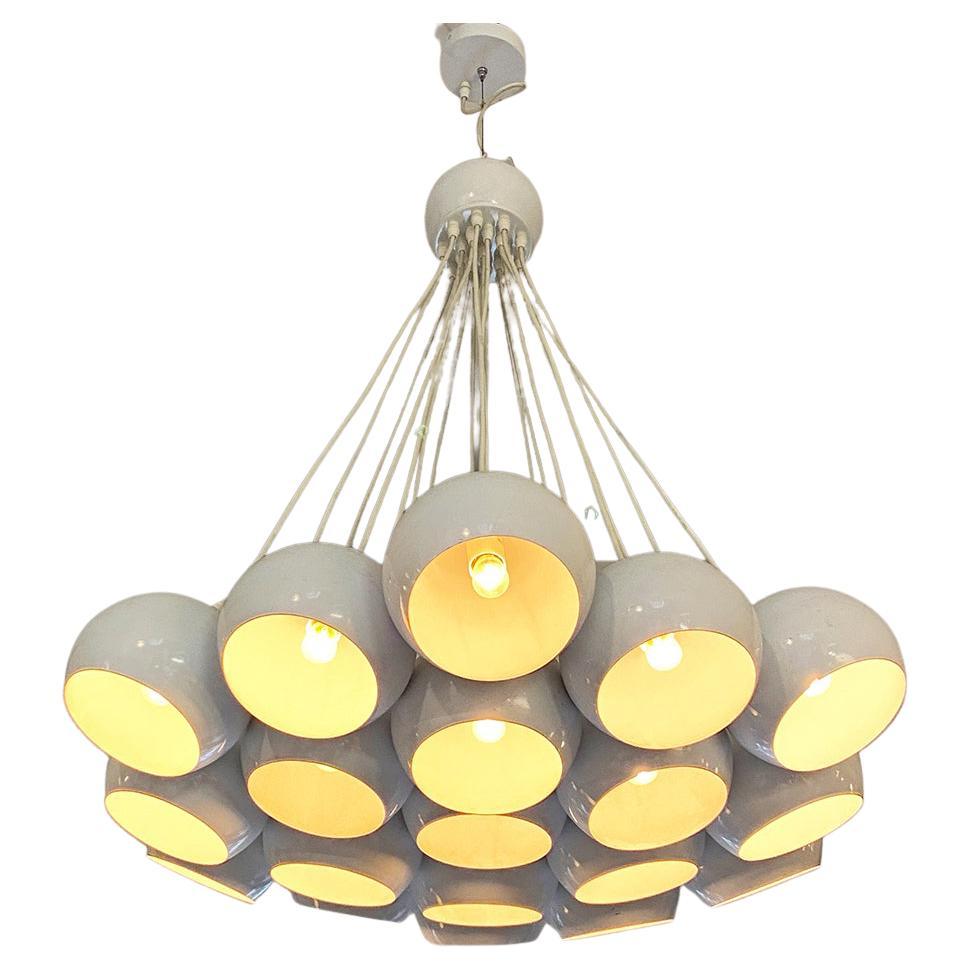 Italian Mid-Century Modern White 19 Lights Chandelier with Cluster Structure, 70s For Sale
