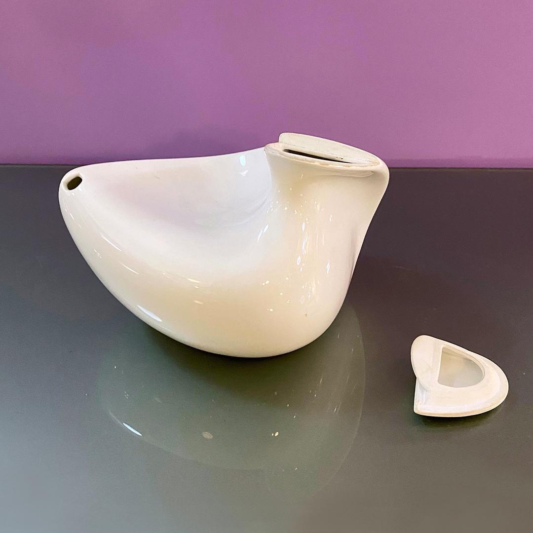 Italian Mid-Century Modern white ceramic teapot by Richard Ginori Italy, 1960s
White glazed ceramic teapot by Richard Ginori Italy, 1960s

Good conditions, defects visible in the photos.

Measures: 22 x 17 x 20 H cm.