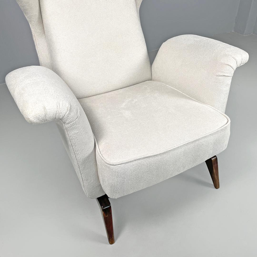 Italian mid-century modern white fabric and wood armchair with headrests, 1950s For Sale 6