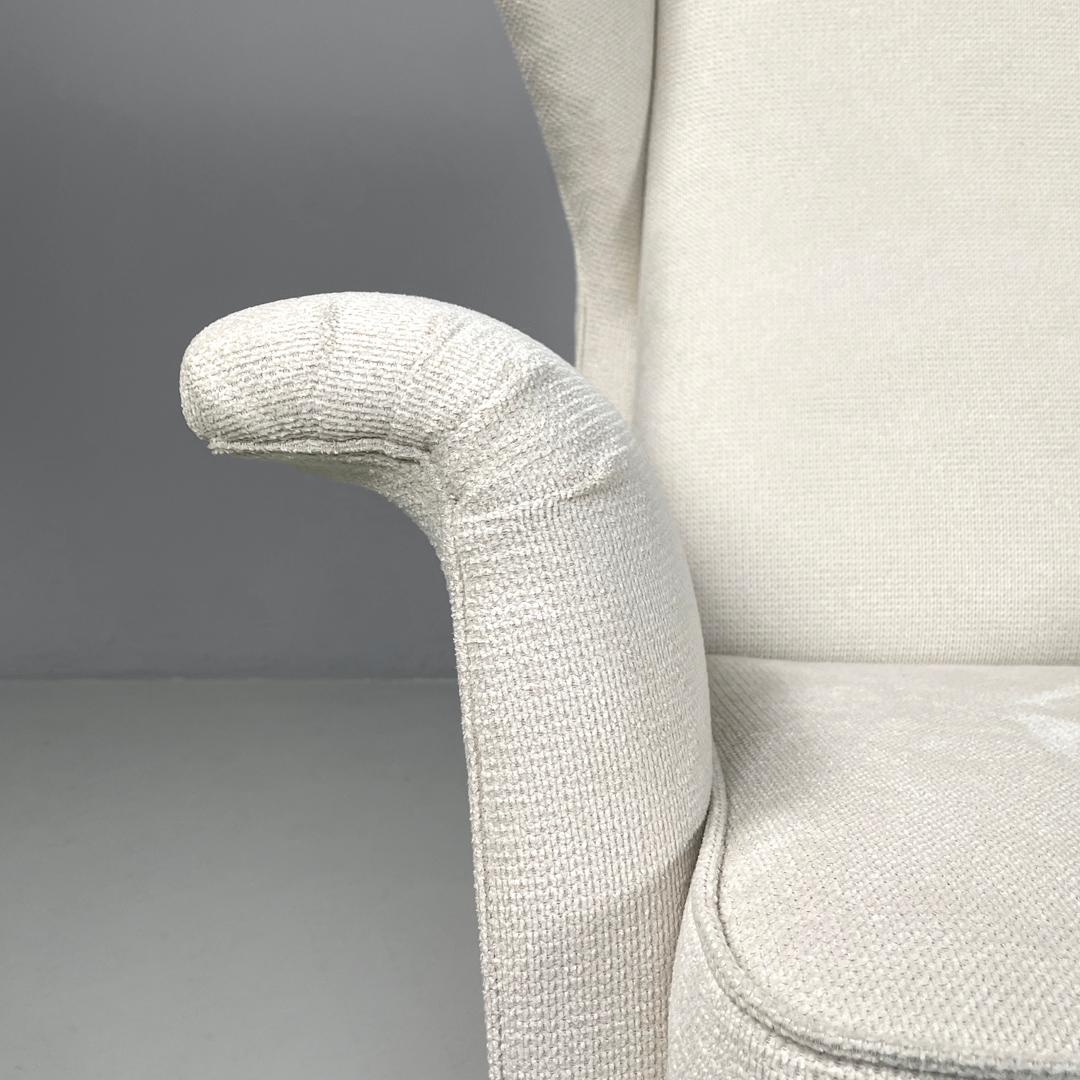 Italian mid-century modern white fabric and wood armchair with headrests, 1950s For Sale 7