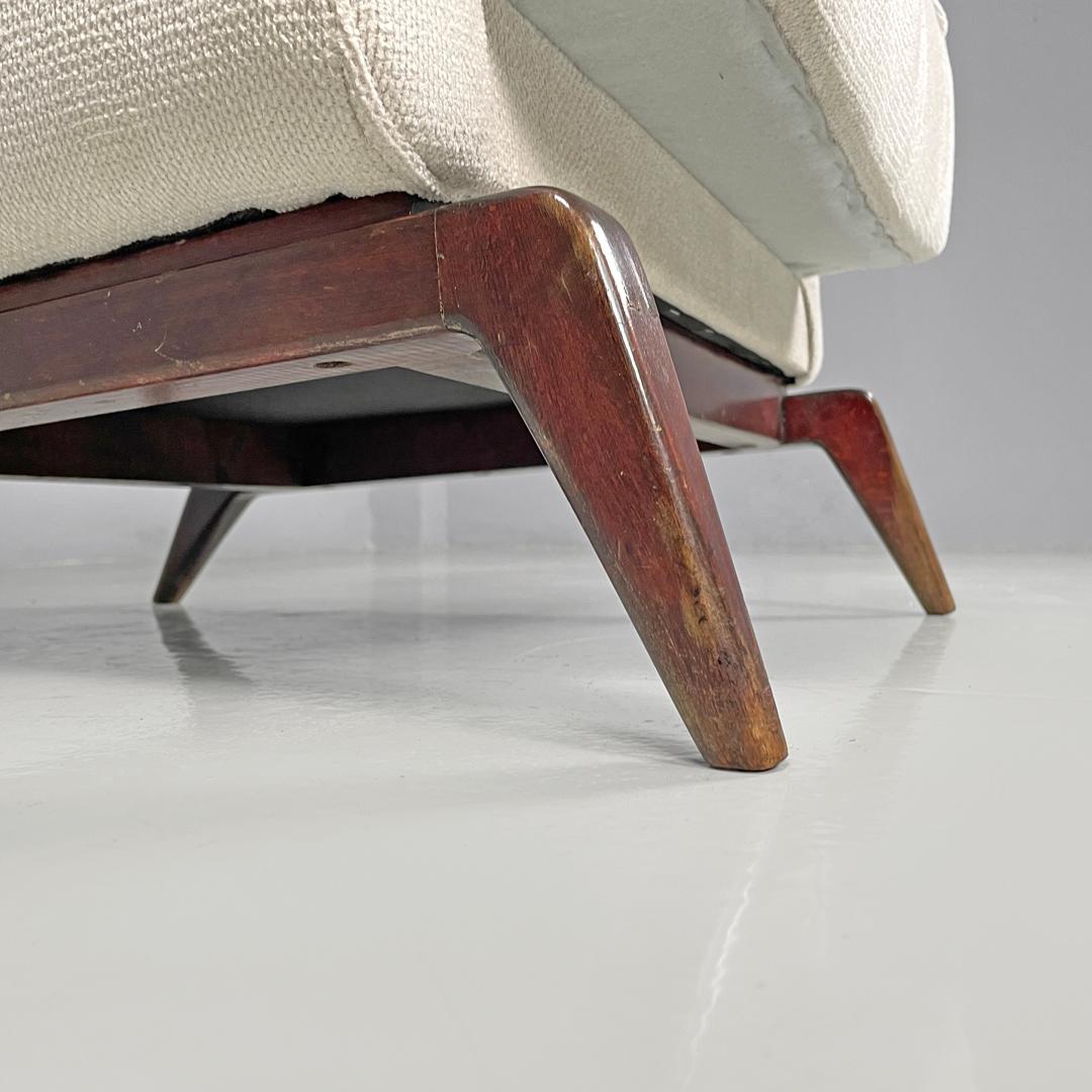 Italian mid-century modern white fabric and wood armchair with headrests, 1950s For Sale 12
