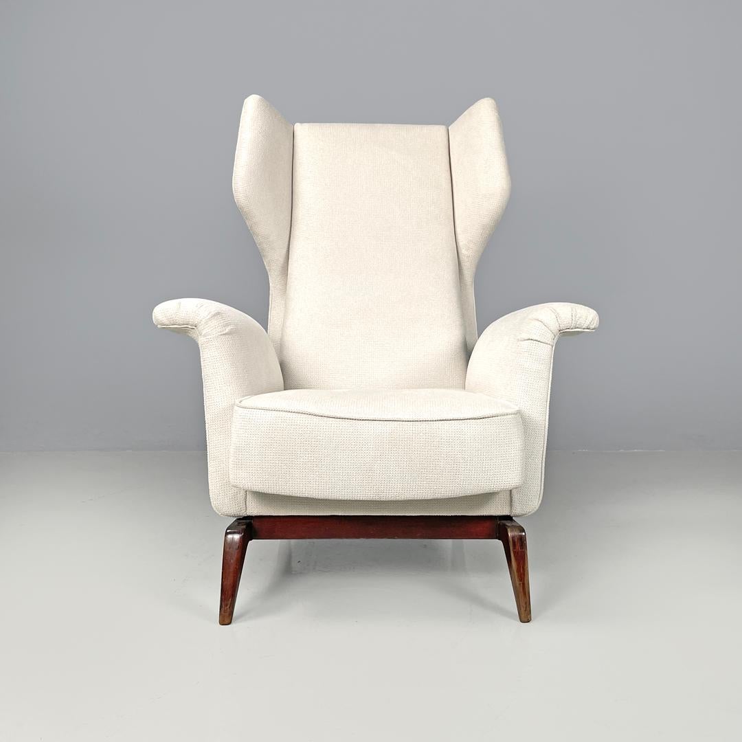 Mid-Century Modern Italian mid-century modern white fabric and wood armchair with headrests, 1950s For Sale