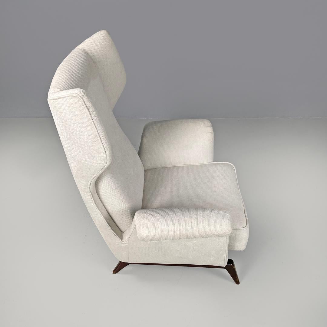 Italian mid-century modern white fabric and wood armchair with headrests, 1950s For Sale 3