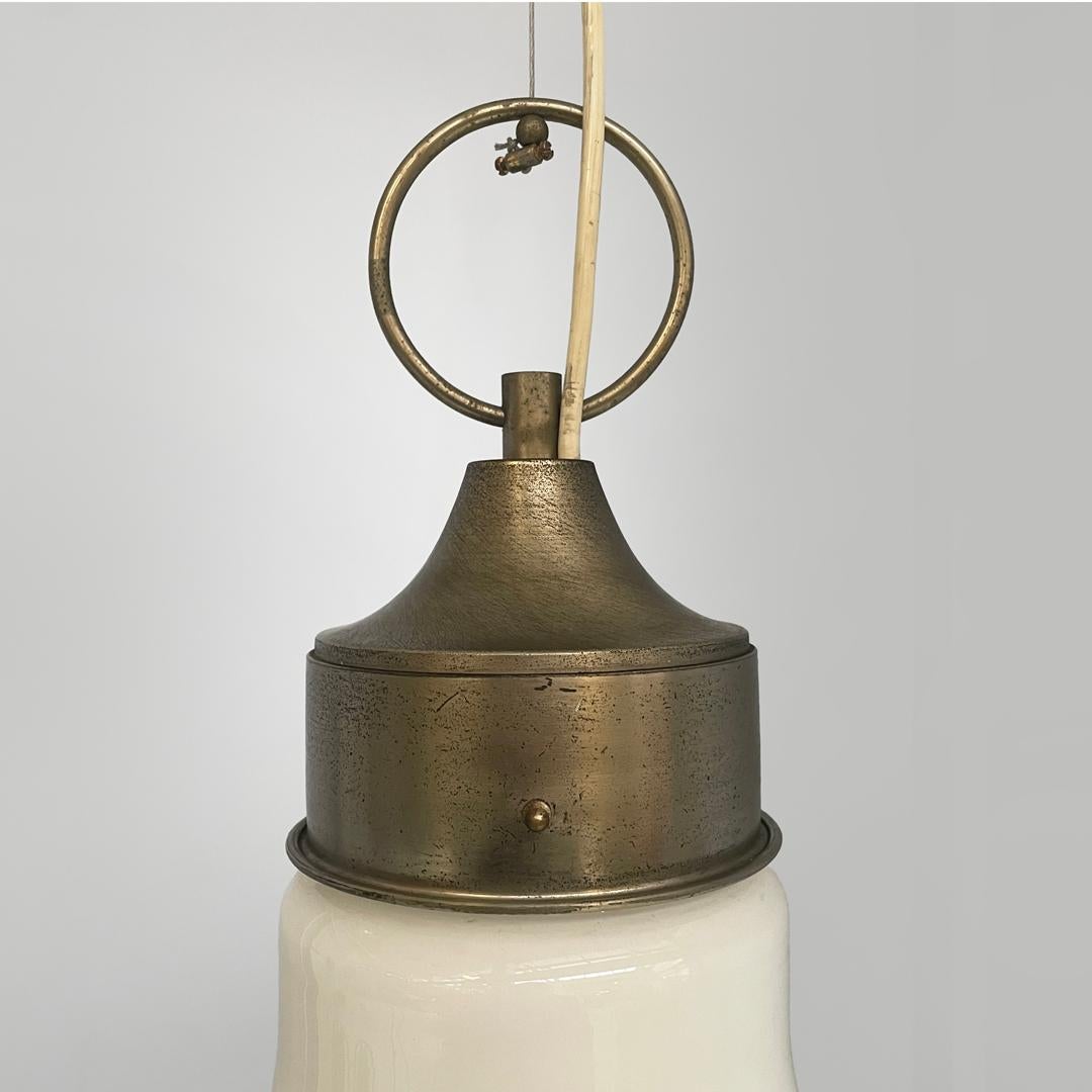 Metallo Italian mid-century modern white glass chandelier by Carlo Nason, 1960s in vendita