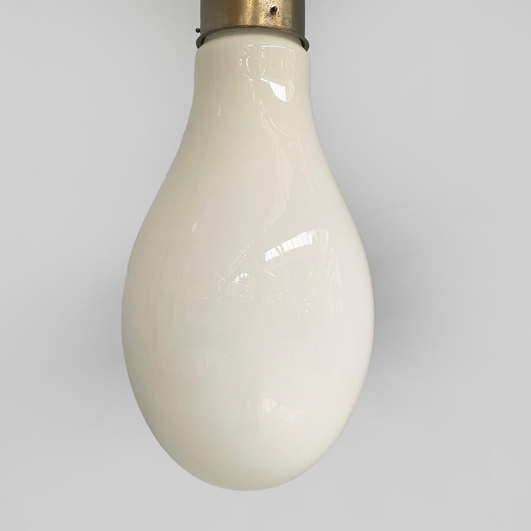 Italian mid-century modern white glass chandelier by Carlo Nason, 1960s in vendita 1