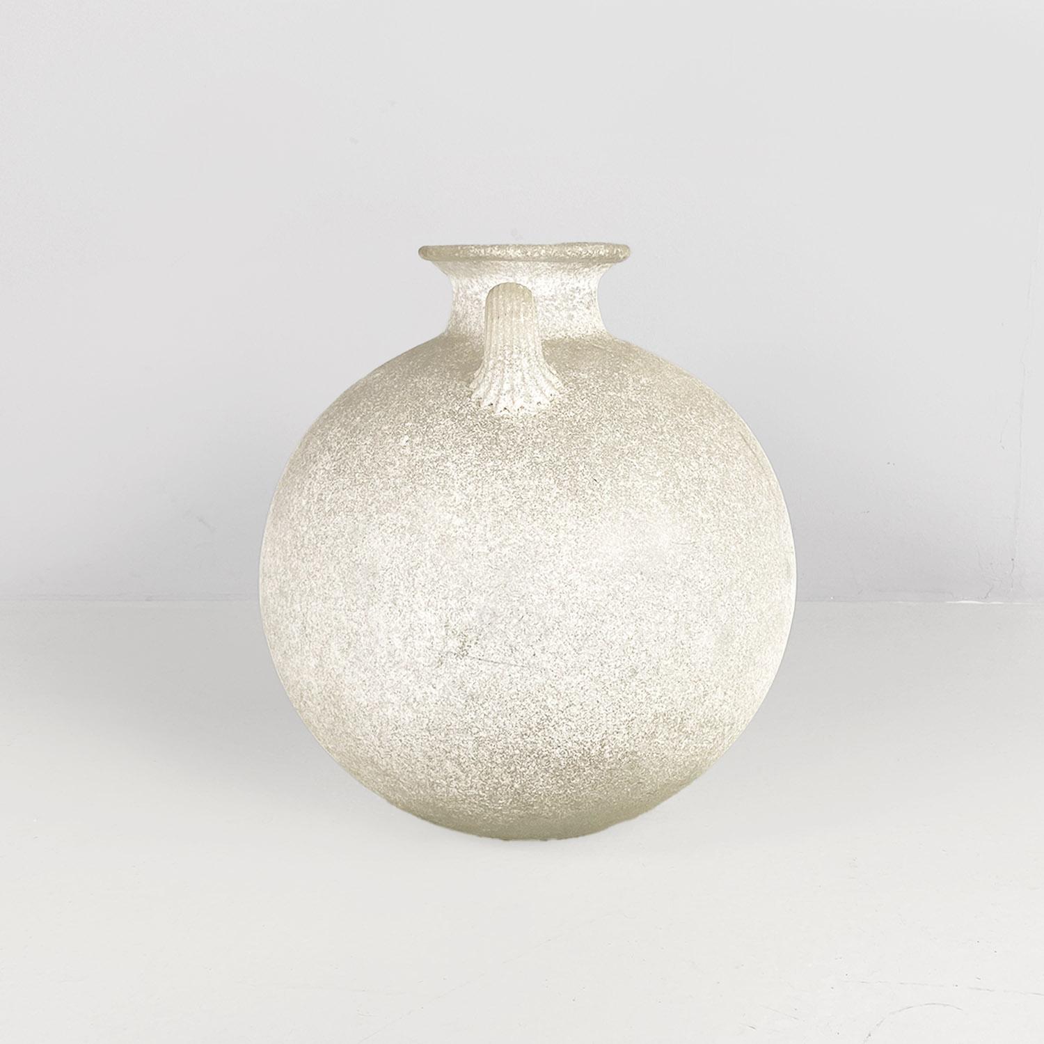Mid-20th Century Italian mid-century modern white glass vase or amphora by Sergio Asti, 1960s For Sale