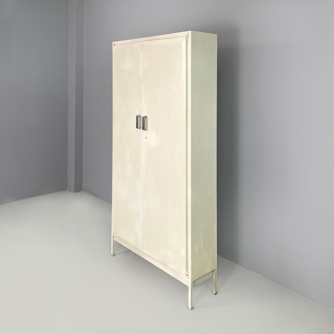 Metal Italian mid-century modern white industrial bathroom two doors cabinet, 1960s For Sale