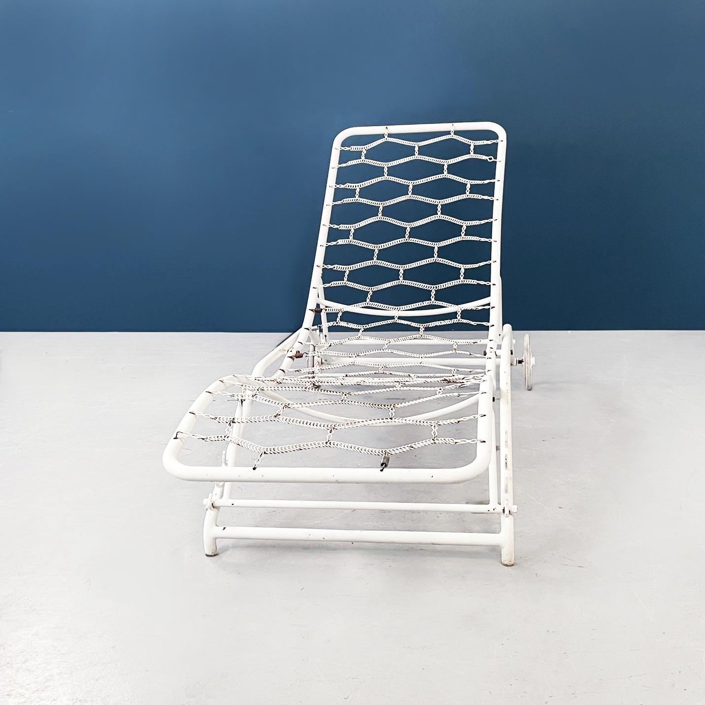 Italian Mid-Century Modern White Iron Deck-Chair, 1960s In Good Condition For Sale In MIlano, IT