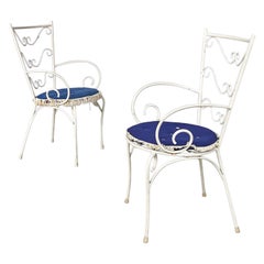 Sillas de jardín italianas modernas de mediados de siglo de hierro blanco con cojines azules, 1960