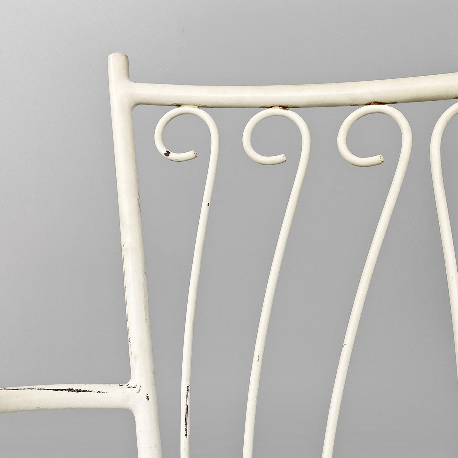 Metà XX secolo Sedie da giardino italiane di metà secolo in ferro bianco con cuscini verdi, 1960 in vendita