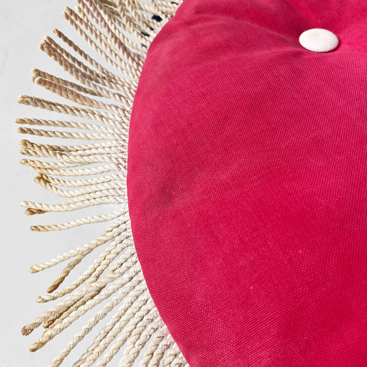 Milieu du XXe siècle Chaises de jardin italiennes modernes du milieu du siècle dernier en fer blanc avec coussin rouge magenta 1960 en vente