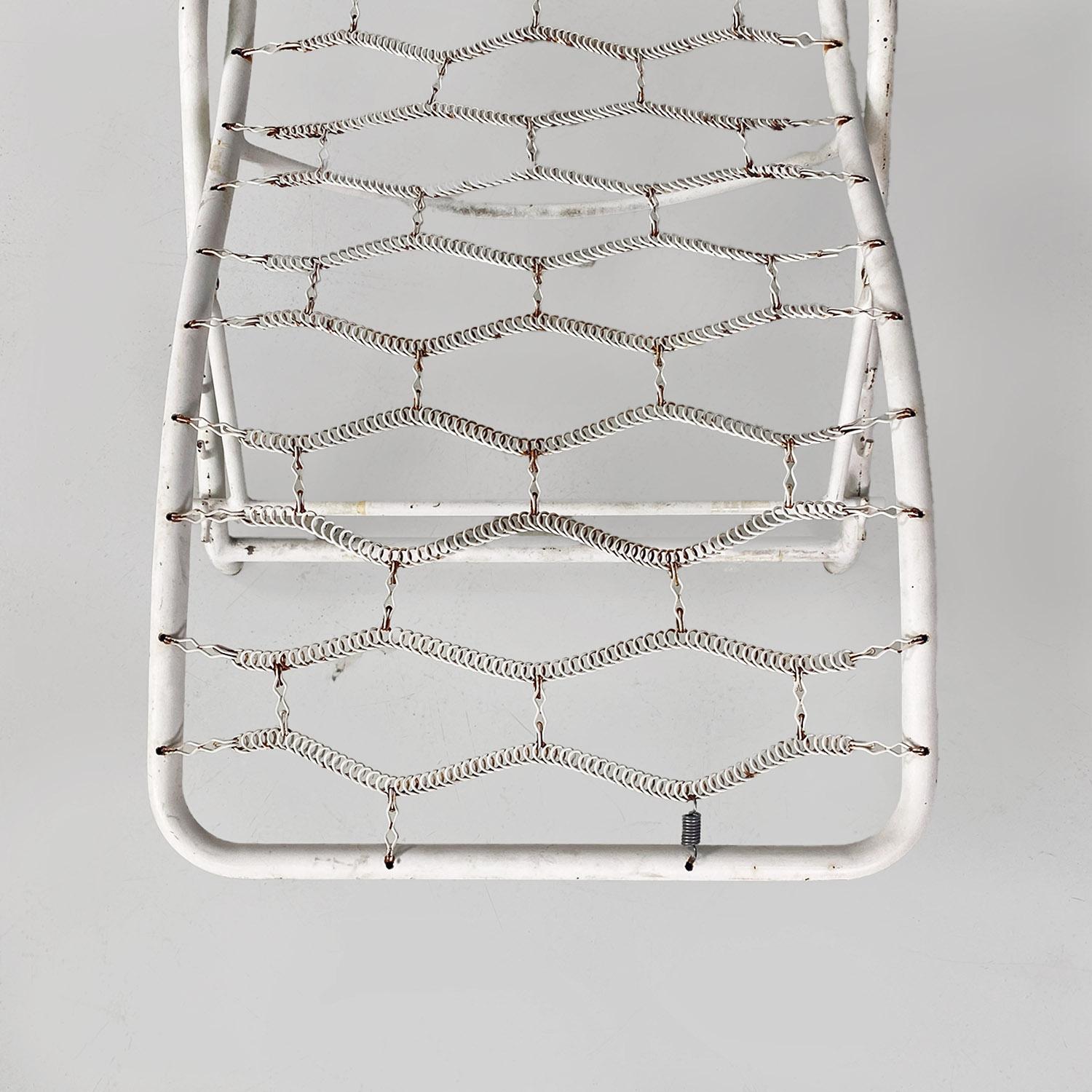 Italian mid-century modern white iron garden deck-chair or chaise longue, 1960s For Sale 4