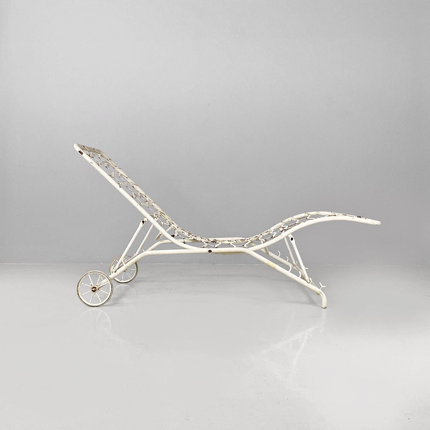 Mid-20th Century Italian mid-century modern white iron garden deck-chair or chaise longue, 1960s For Sale