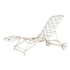 Italian mid-century modern white iron garden deck-chair or chaise longue, 1960s