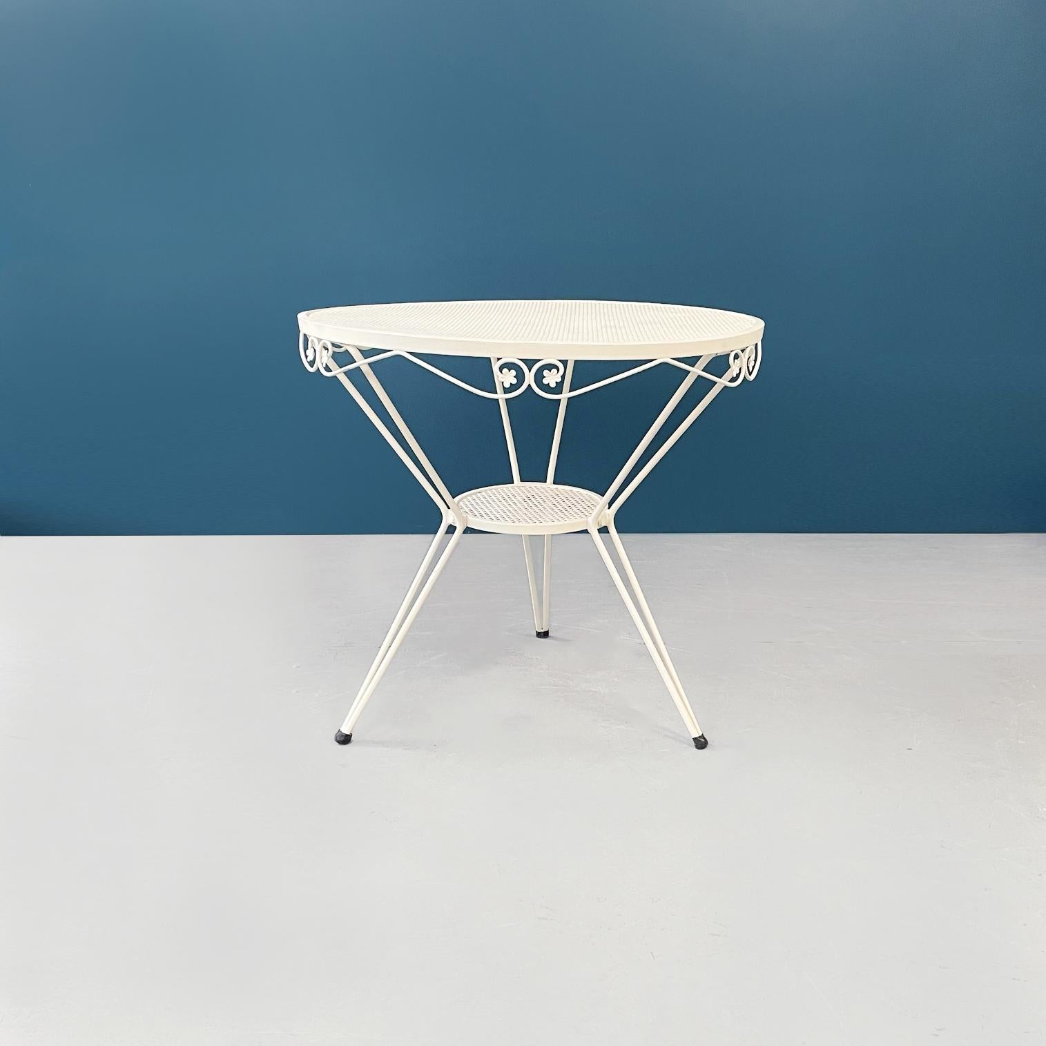 Italian Mid-Century Modern White Iron Garden Round Table with Flower Decor, 1960 In Good Condition For Sale In MIlano, IT