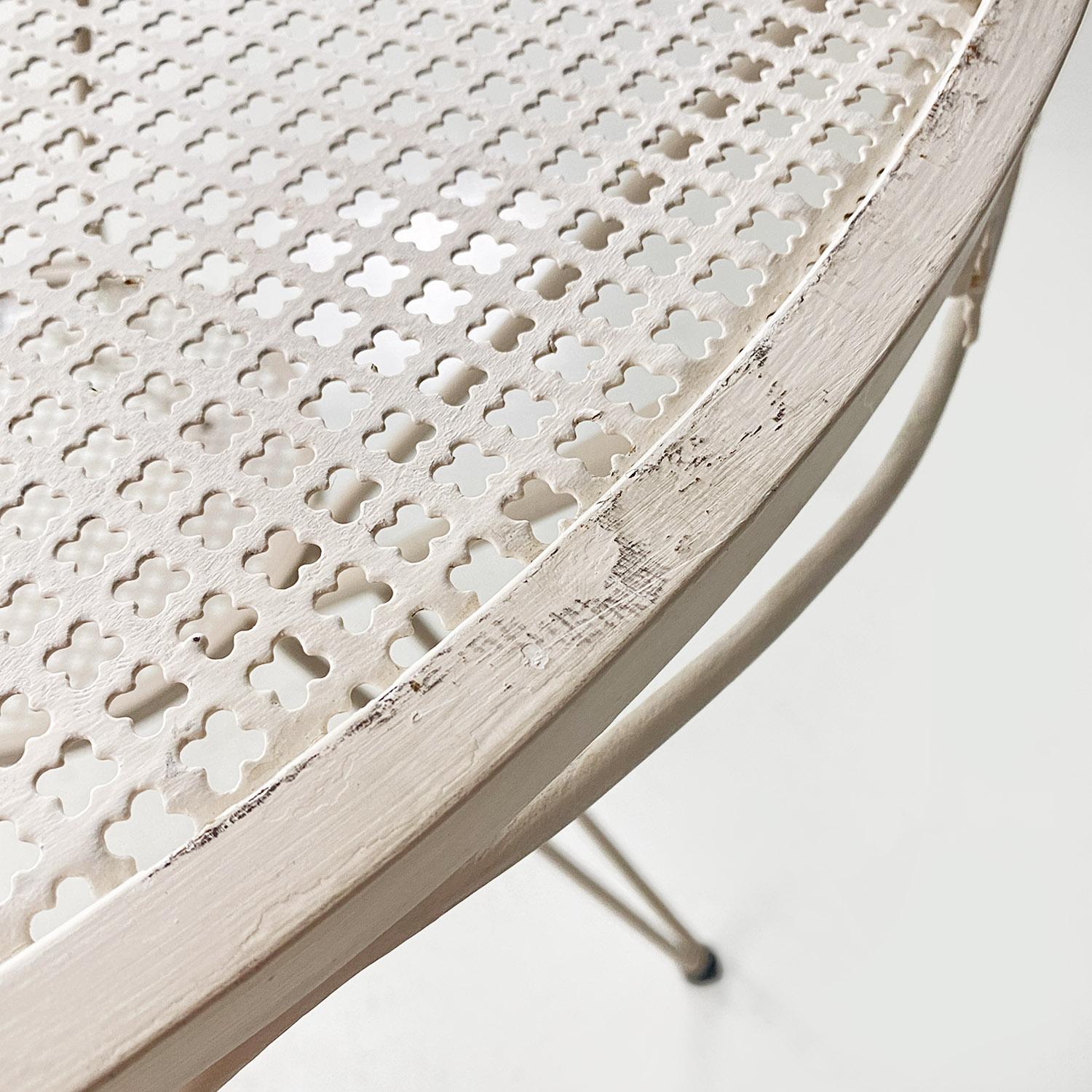 Tavolo da giardino rotondo in ferro bianco, metà secolo, italiano, con decorazioni floreali, 1960 in vendita 5