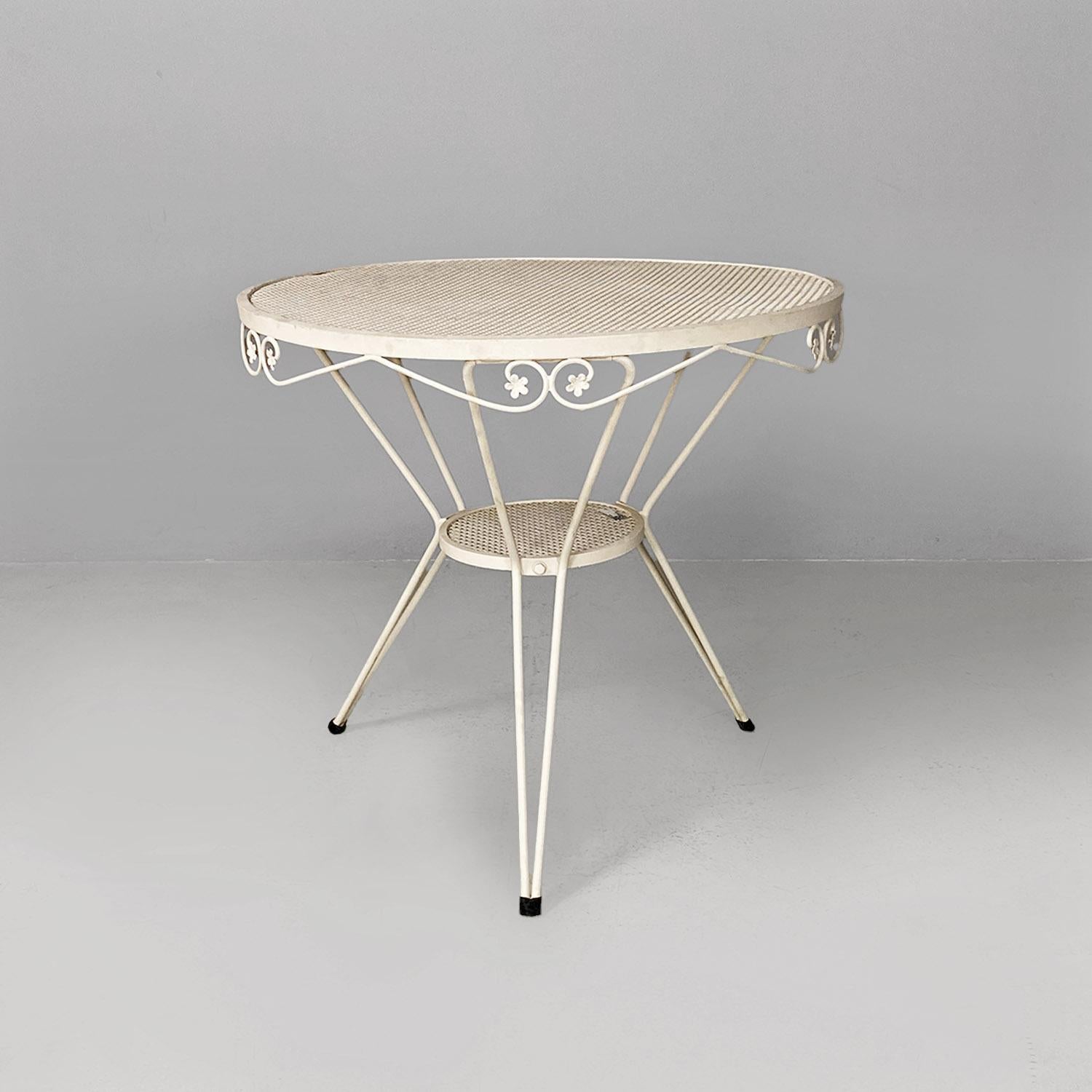 Mid-Century moderno Tavolo da giardino rotondo in ferro bianco, metà secolo, italiano, con decorazioni floreali, 1960 in vendita