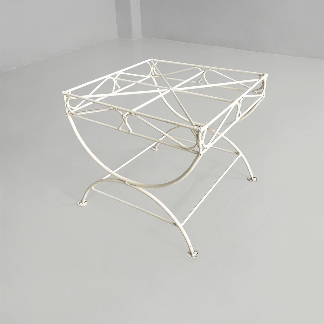 Sgabelli italiani di metà secolo in ferro bianco con cuscino, anni '60 in vendita 5