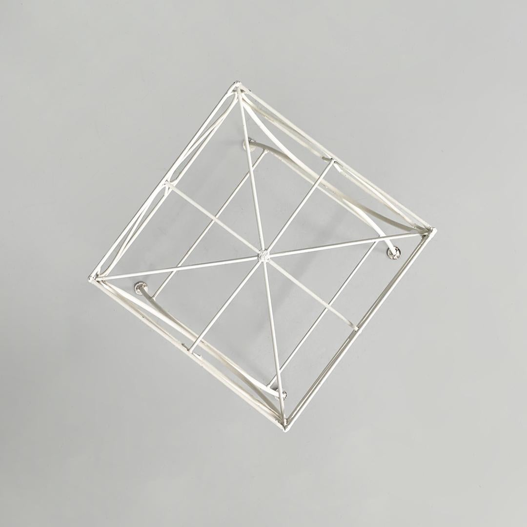 Sgabelli italiani di metà secolo in ferro bianco con cuscino, anni '60 in vendita 6