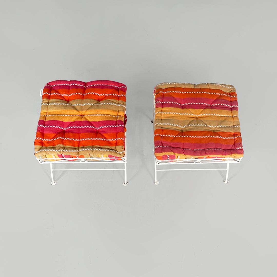 Metà XX secolo Sgabelli italiani di metà secolo in ferro bianco con cuscino, anni '60 in vendita